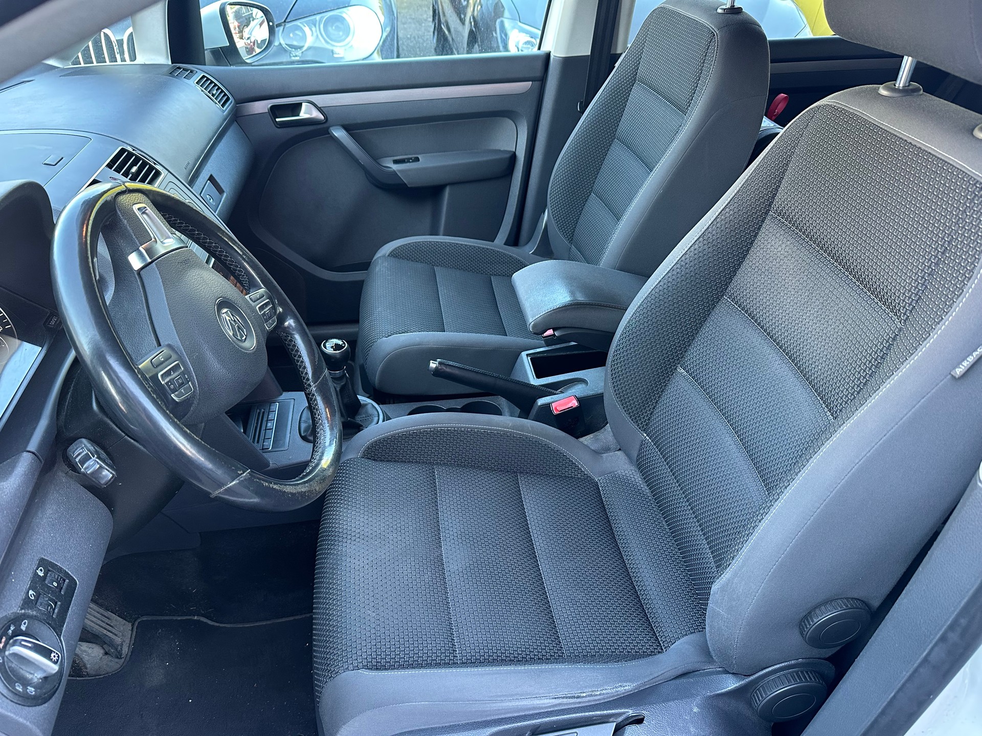 VW Touran 1.6 TDI Trendline-image-9
