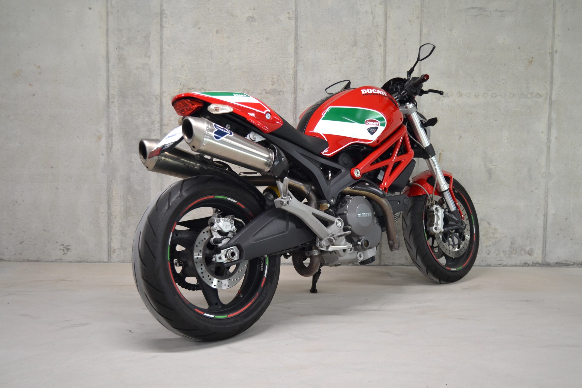 DUCATI Monster 696M (25kW)-showroom-element-3