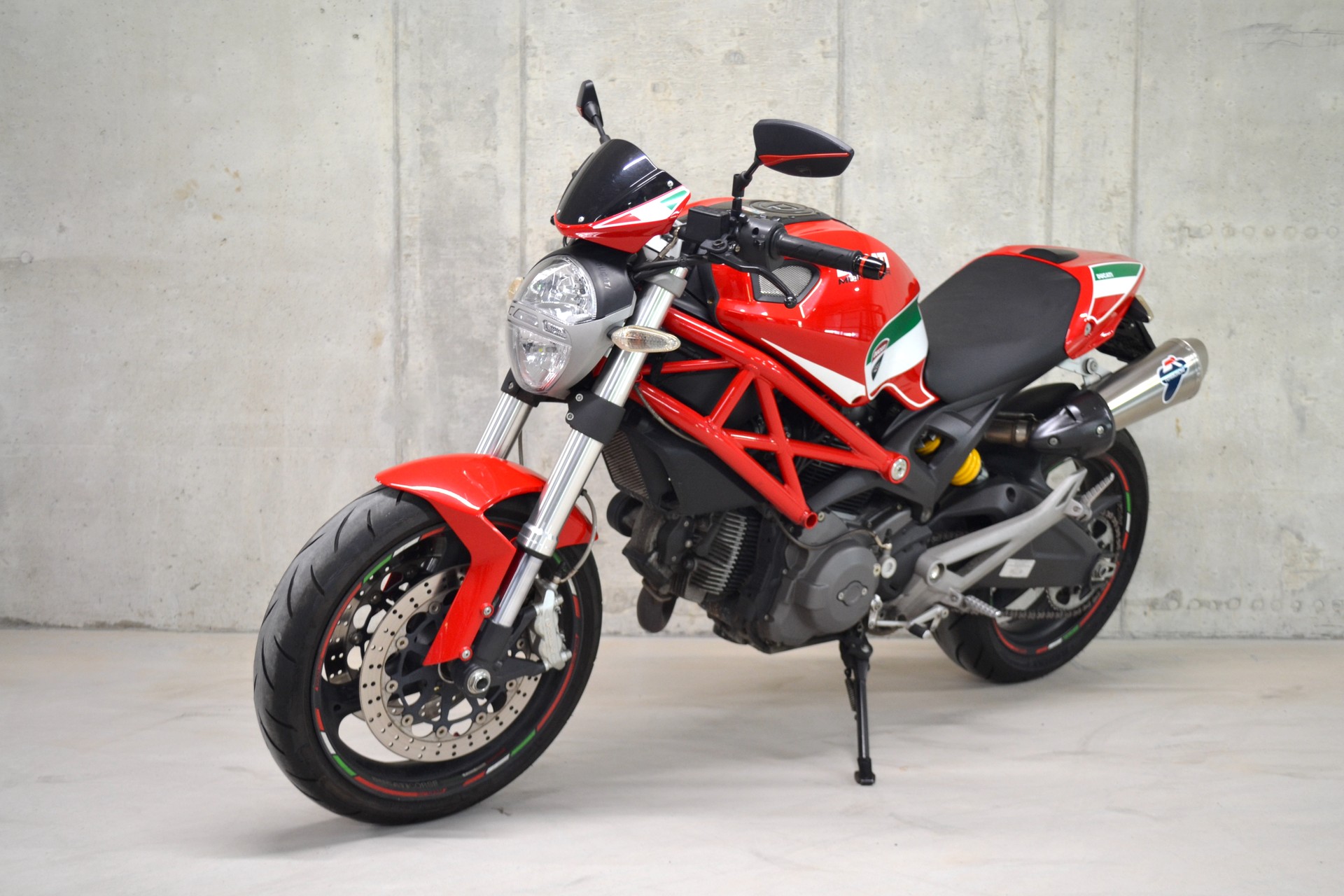 DUCATI Monster 696M (25kW)-showroom-element-1