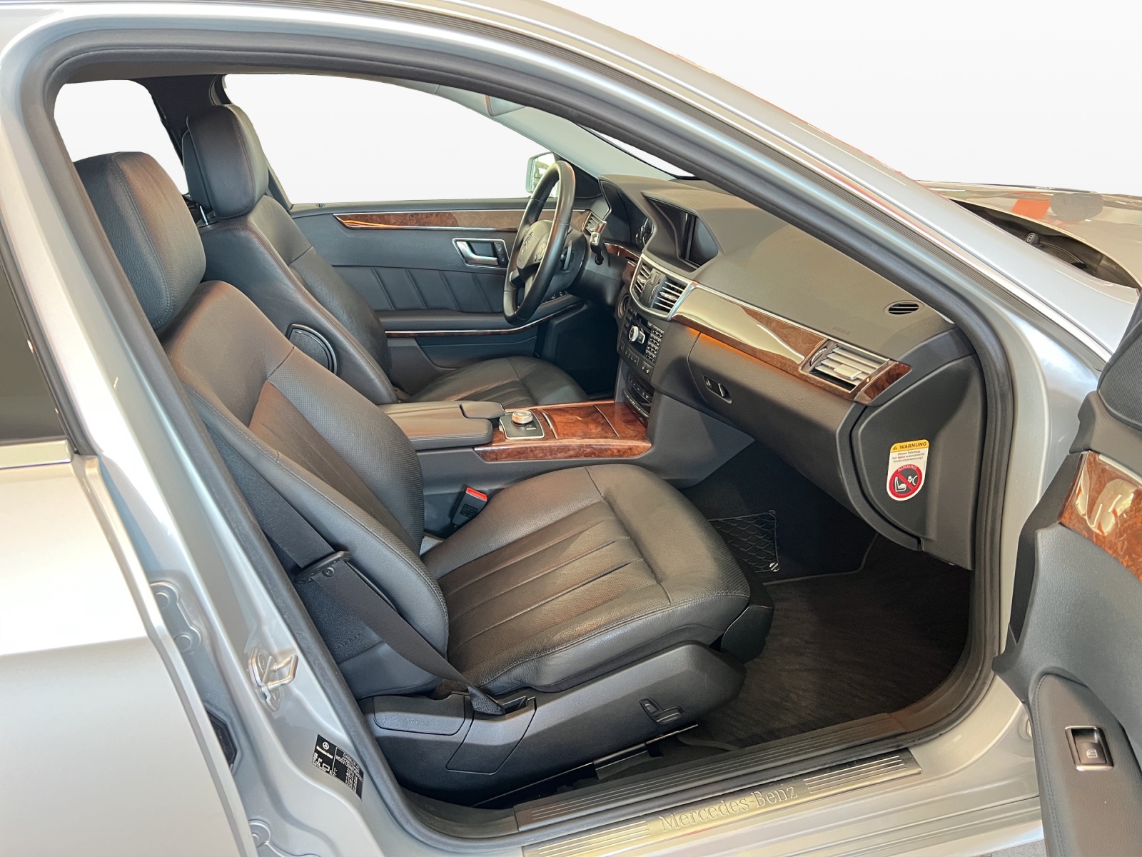 MERCEDES-BENZ E 350 CGI BlueEfficiency Elégance 4Matic 7G-Tronic-image-8