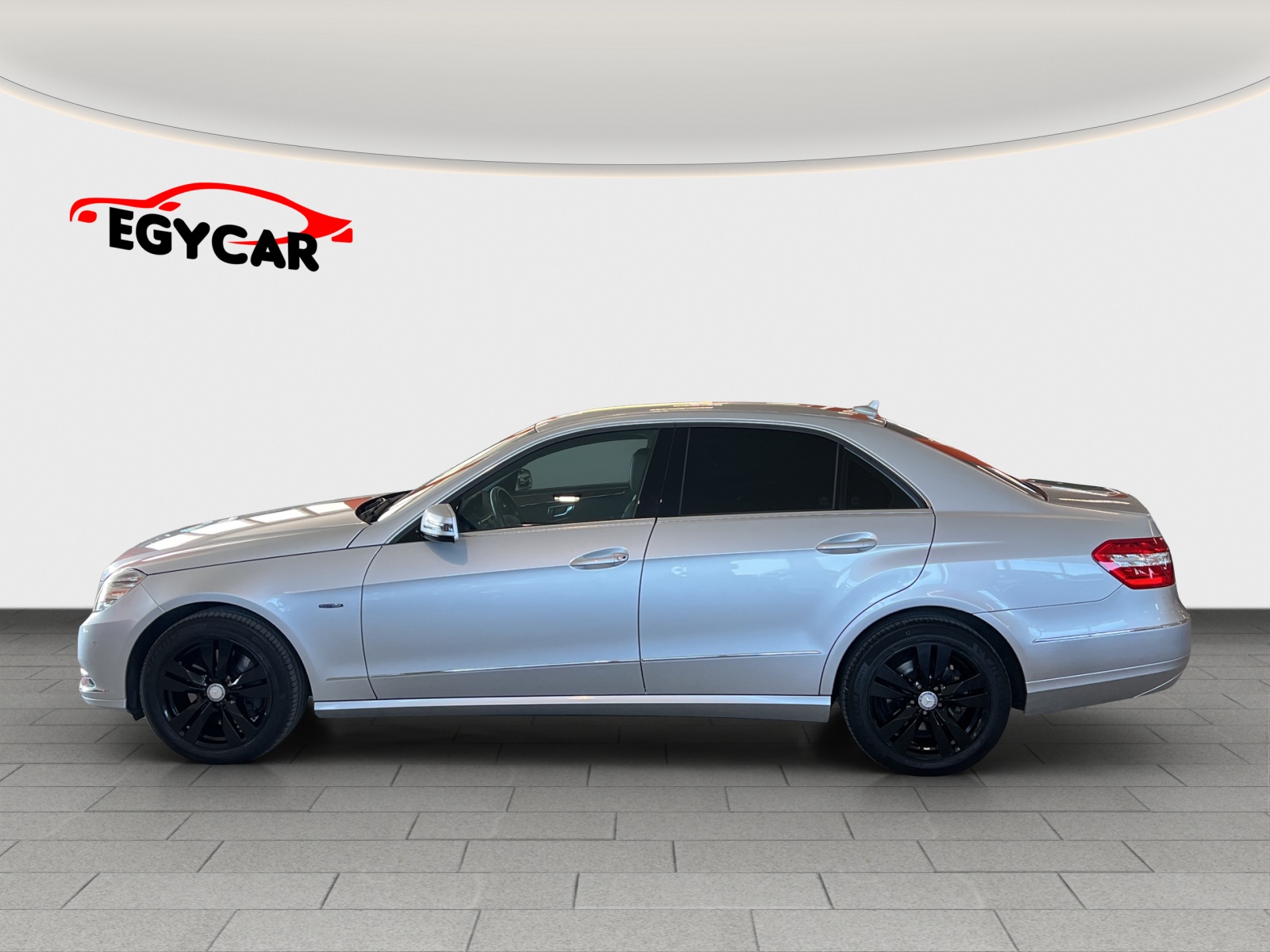 MERCEDES-BENZ E 350 CGI BlueEfficiency Elégance 4Matic 7G-Tronic-image-5