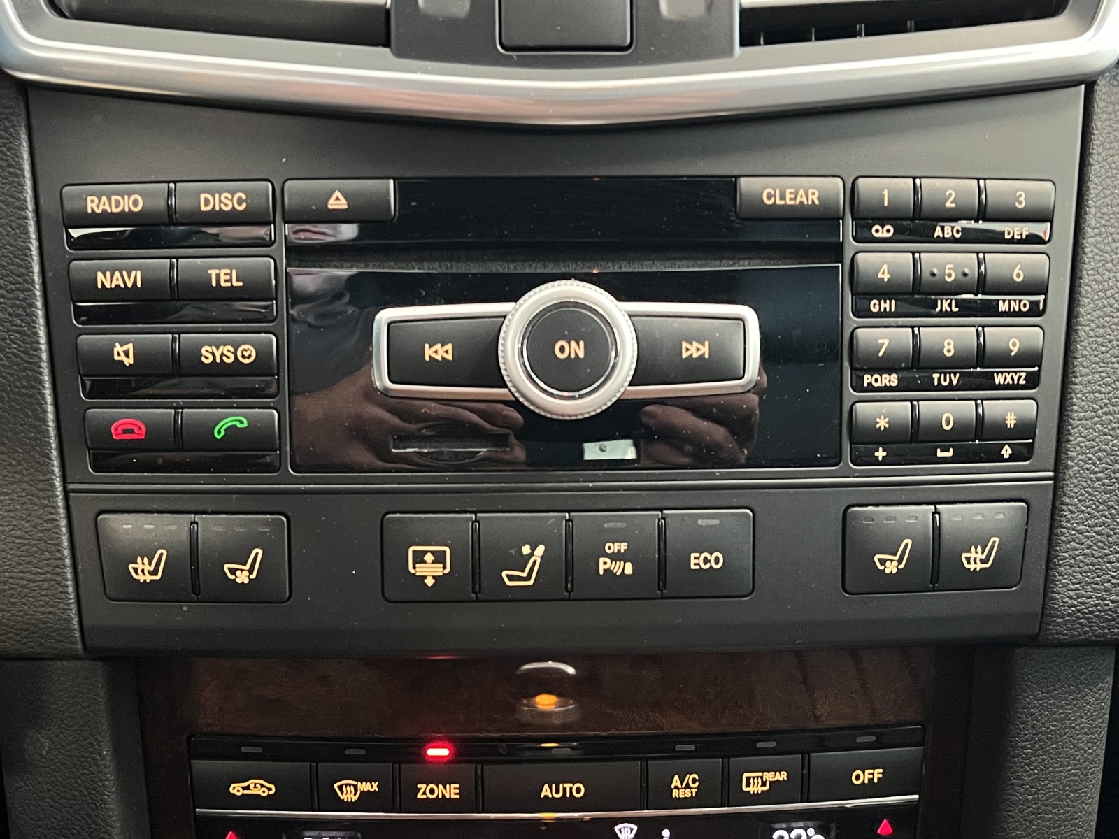 MERCEDES-BENZ E 350 CGI BlueEfficiency Elégance 4Matic 7G-Tronic-image-13