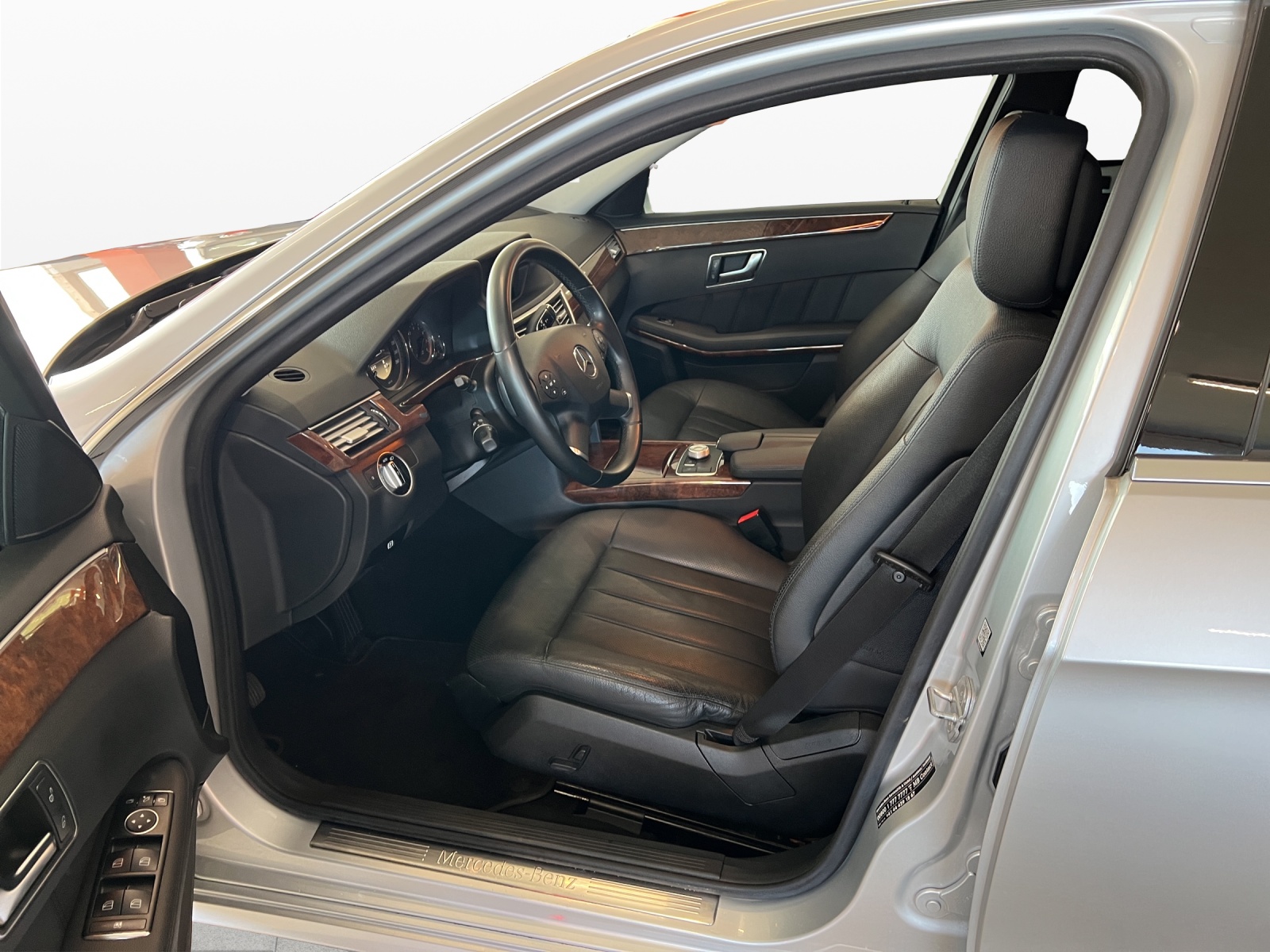 MERCEDES-BENZ E 350 CGI BlueEfficiency Elégance 4Matic 7G-Tronic-image-10