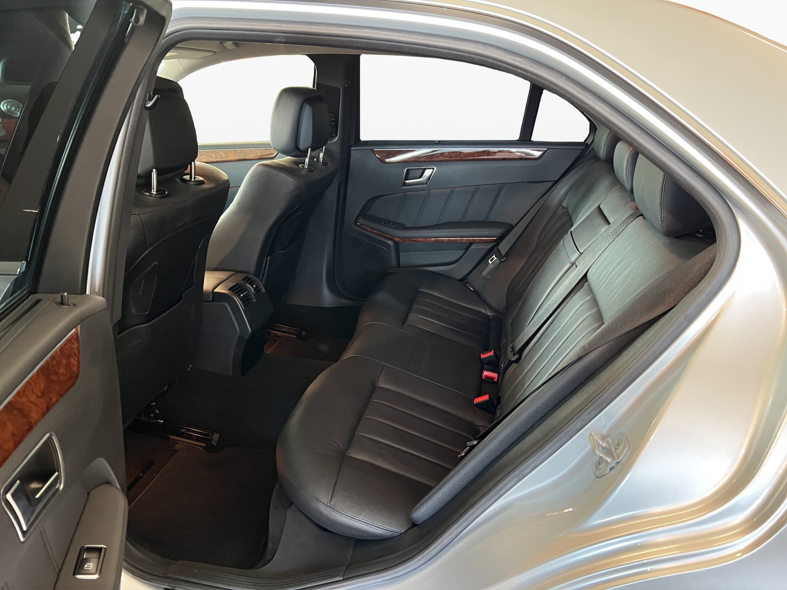 MERCEDES-BENZ E 350 CGI BlueEfficiency Elégance 4Matic 7G-Tronic-image-11