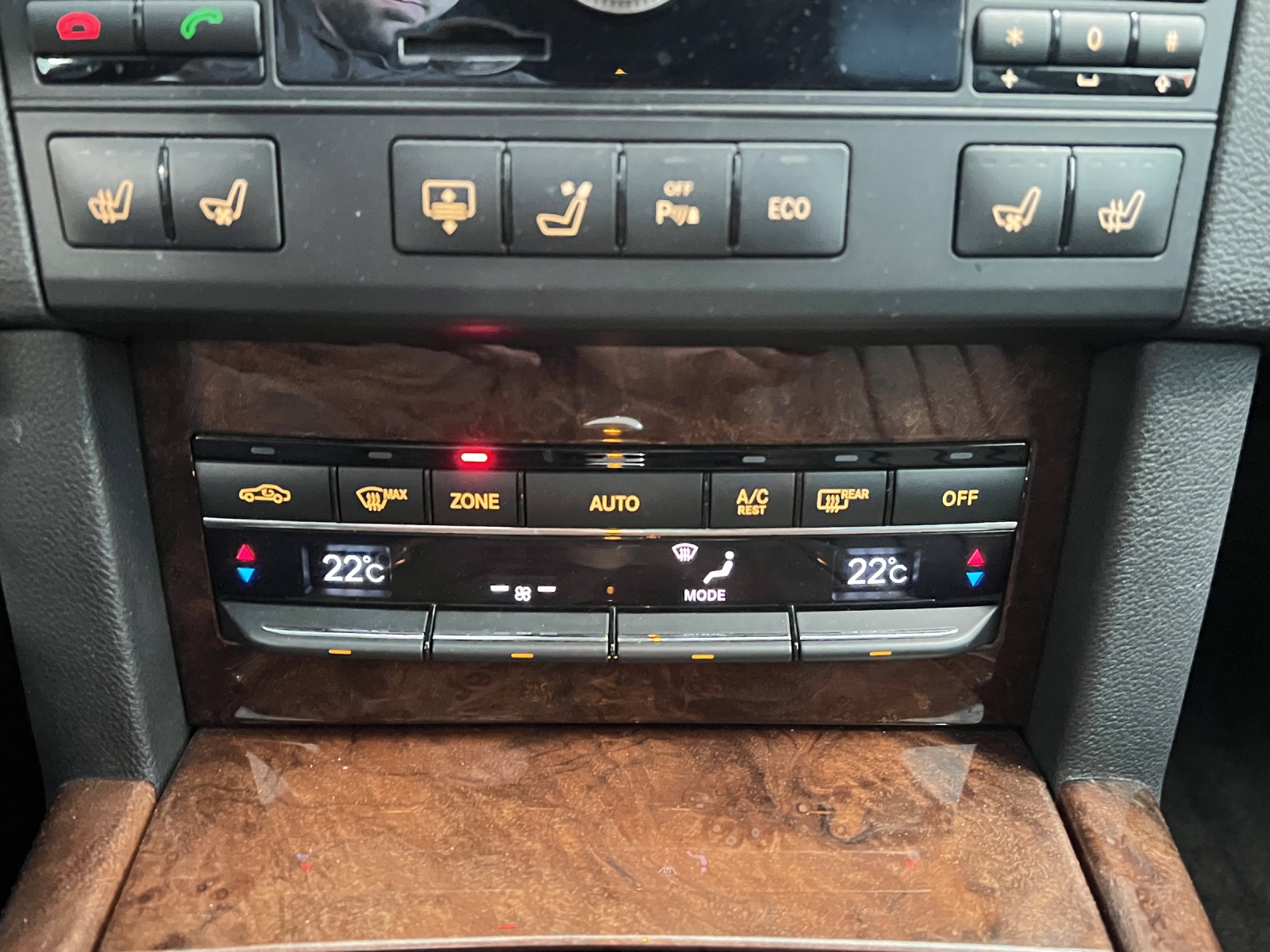 MERCEDES-BENZ E 350 CGI BlueEfficiency Elégance 4Matic 7G-Tronic-image-14