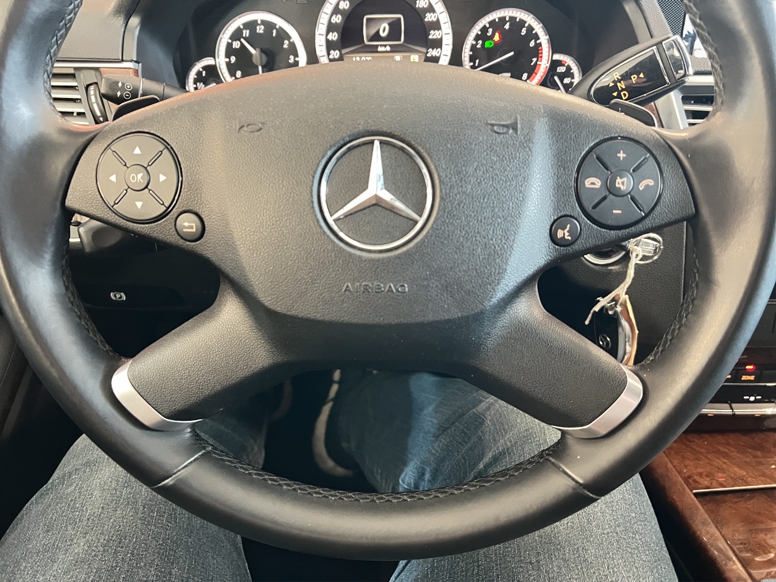 MERCEDES-BENZ E 350 CGI BlueEfficiency Elégance 4Matic 7G-Tronic-image-15