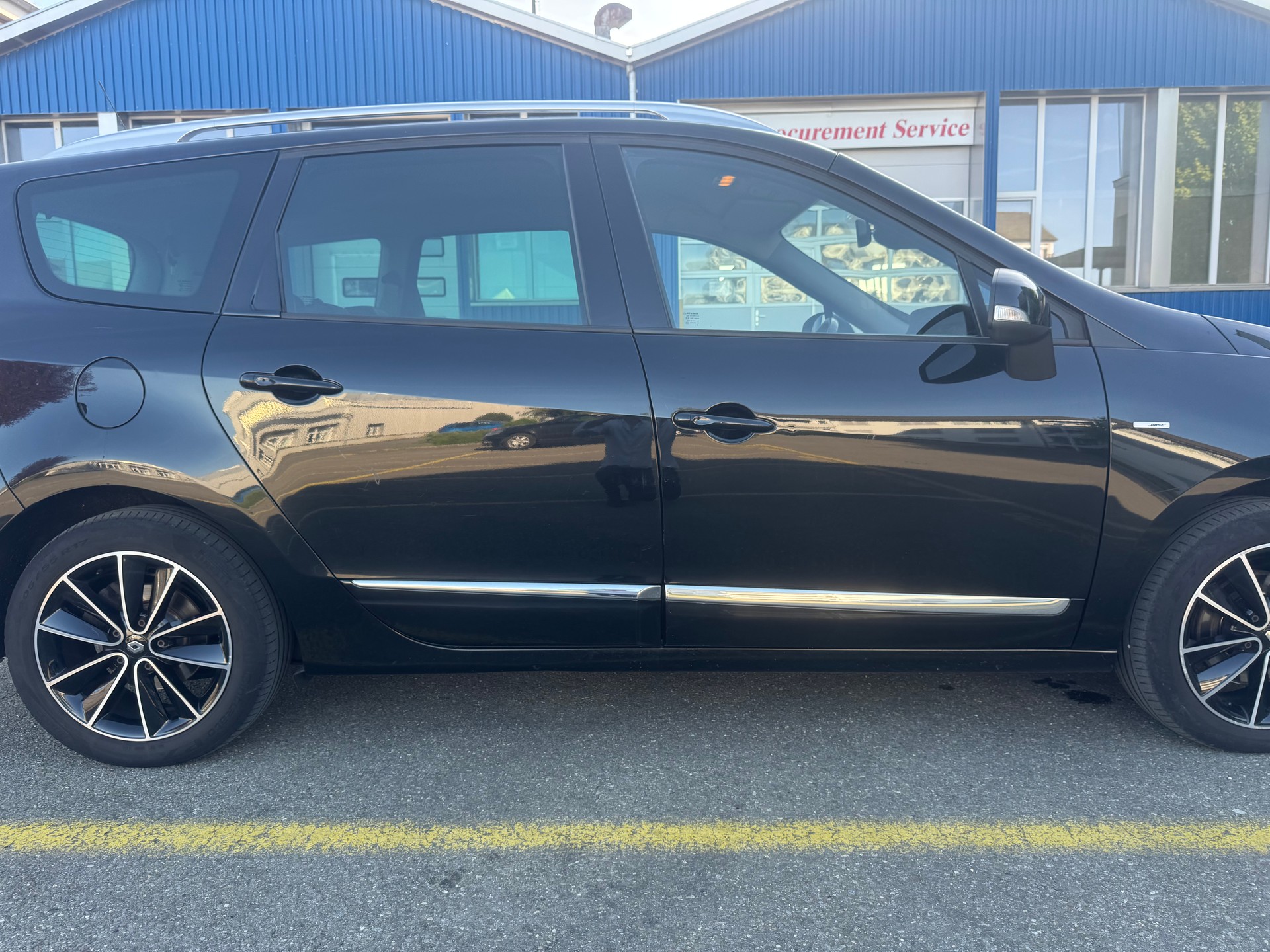 RENAULT Grand Scénic 1.2 16V Turbo Bose Edition-image-3