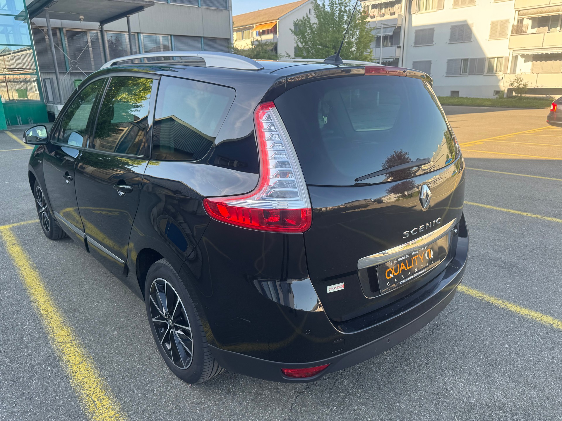 RENAULT Grand Scénic 1.2 16V Turbo Bose Edition-image-4
