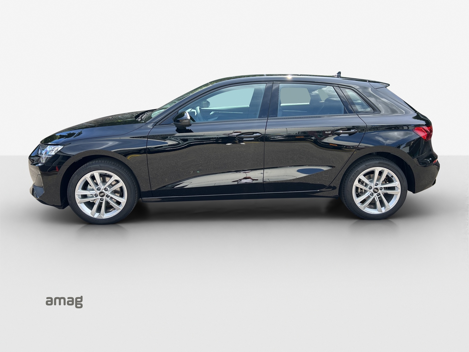 AUDI A3 Sportback TFSI 110 kW Attraction S tronic-showroom-element-1