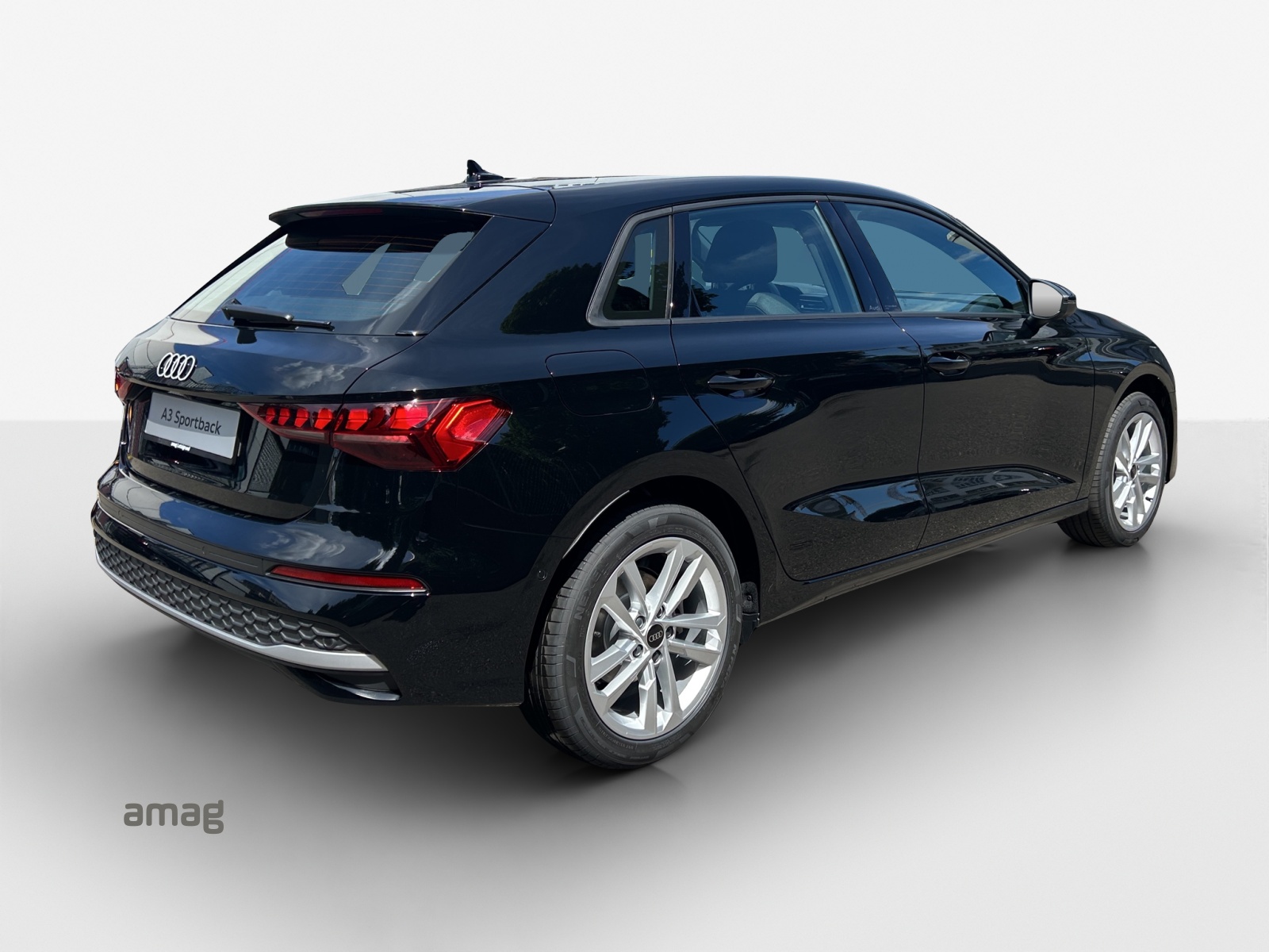 AUDI A3 Sportback TFSI 110 kW Attraction S tronic-image-4