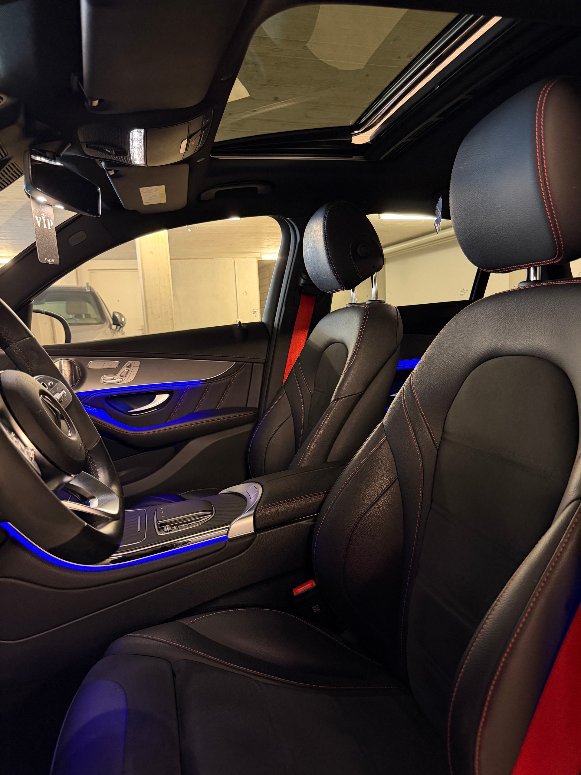 MERCEDES-BENZ GLC 220 d AMG Line 4m-image-4