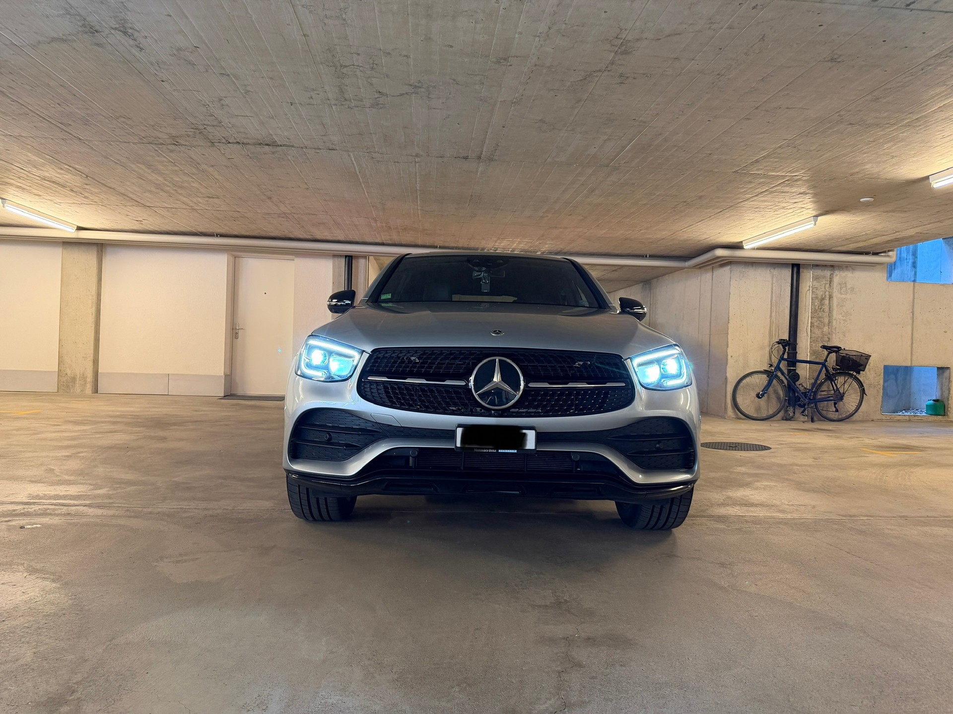 MERCEDES-BENZ GLC 220 d AMG Line 4m-image-1