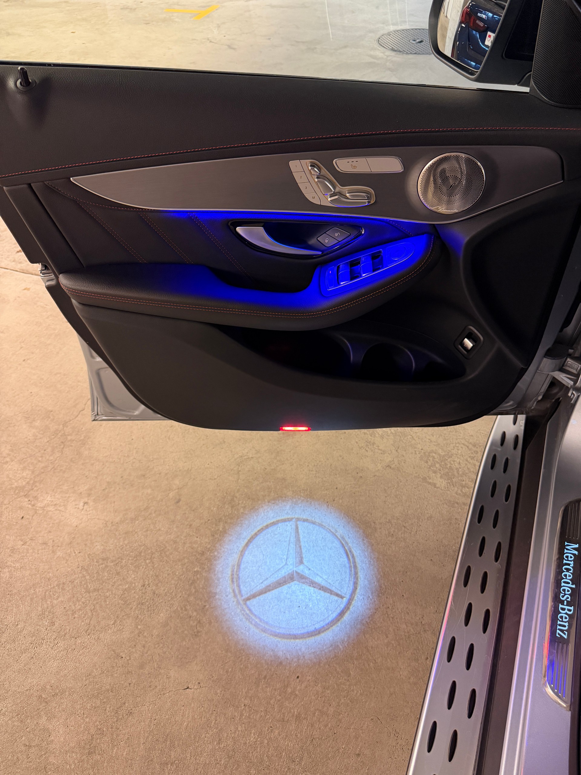 MERCEDES-BENZ GLC 220 d AMG Line 4m-image-3