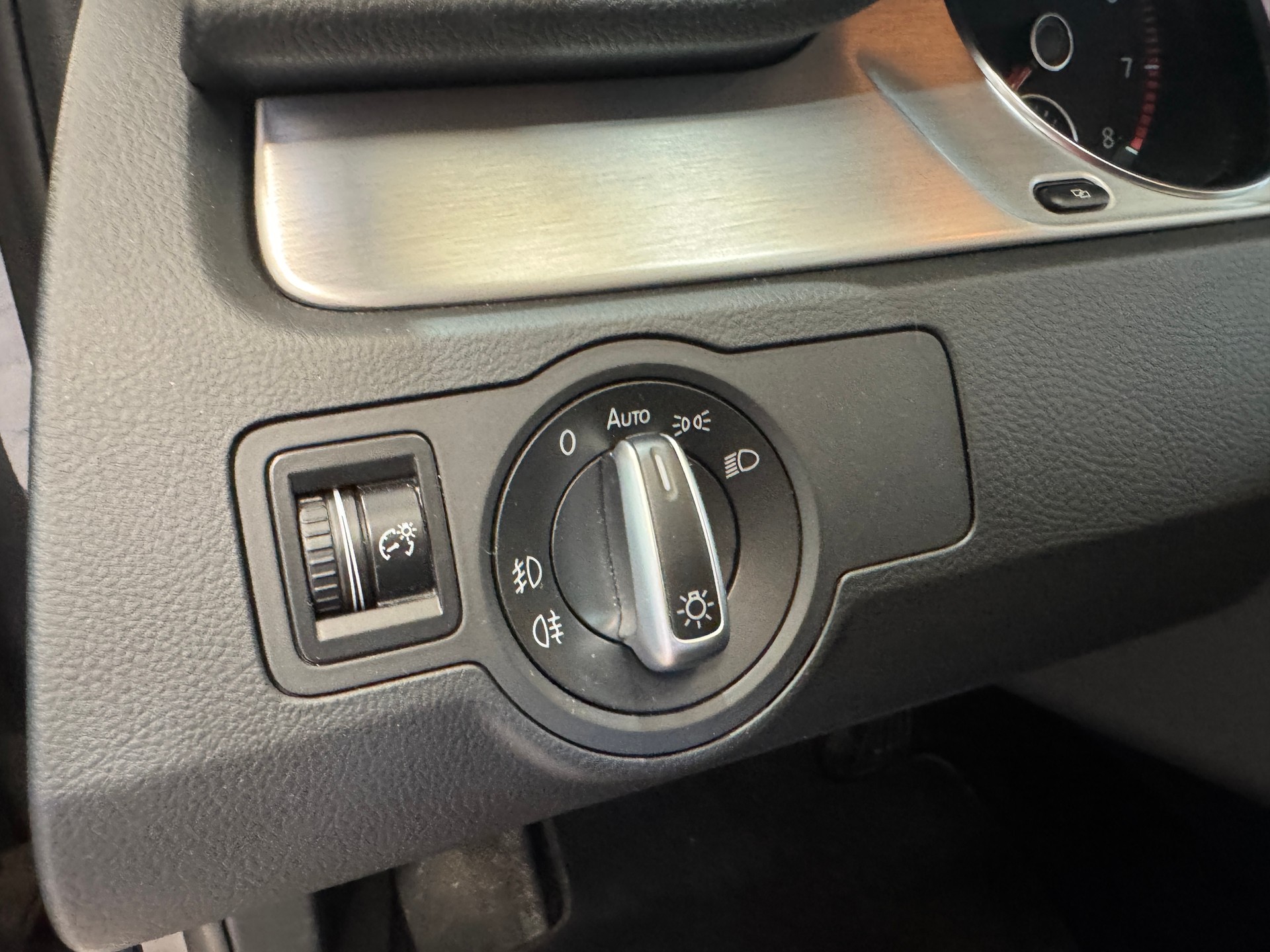 VW Passat Variant 3.6 Highline 4Motion DSG-image-21