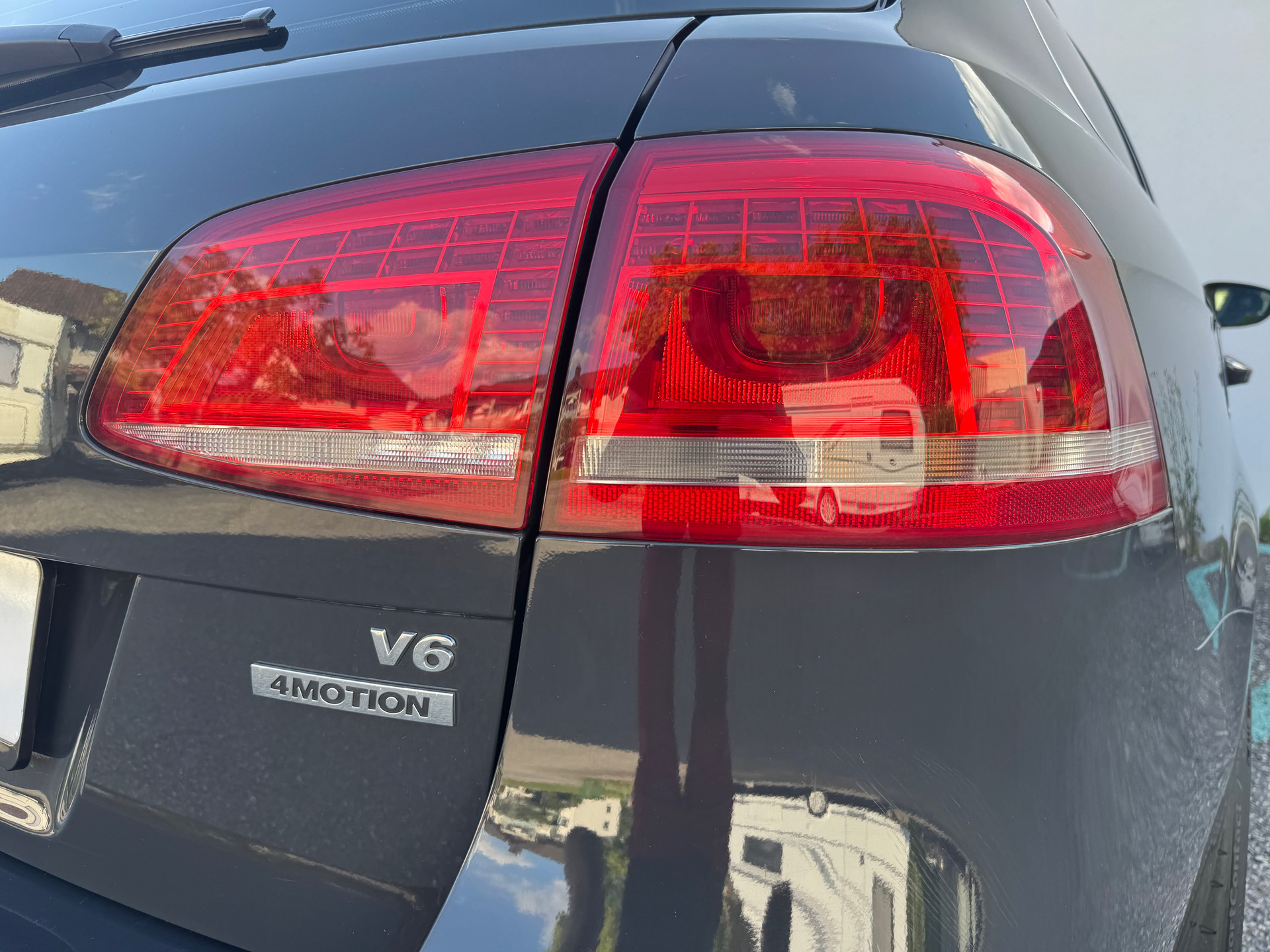 VW Passat Variant 3.6 Highline 4Motion DSG-image-8
