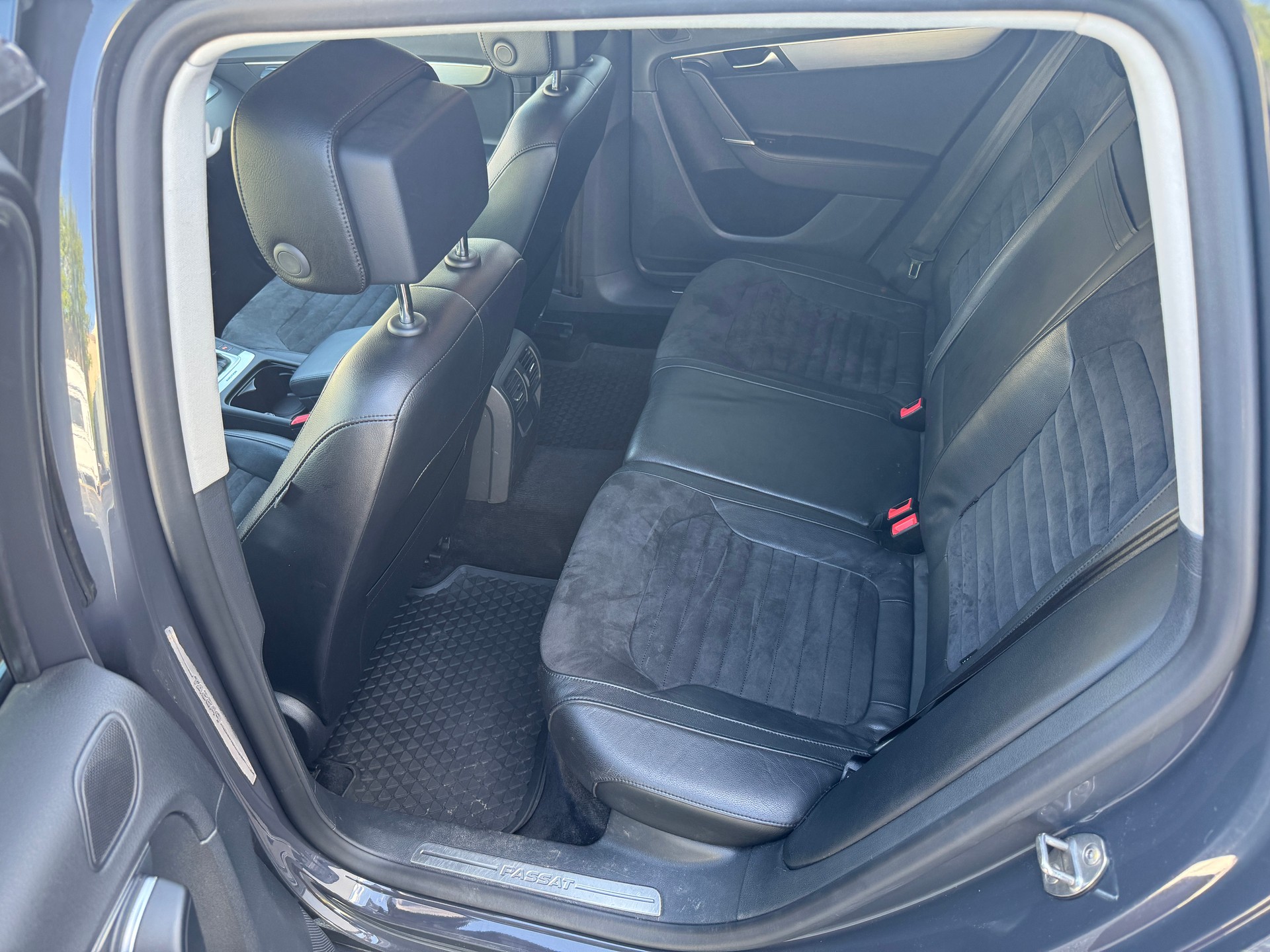 VW Passat Variant 3.6 Highline 4Motion DSG-image-15