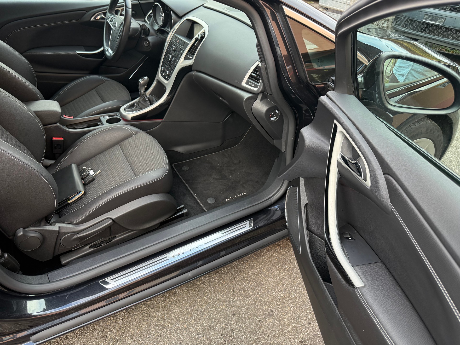 OPEL Astra GTC 1.4i 16V Turbo Sport Automat-image-6
