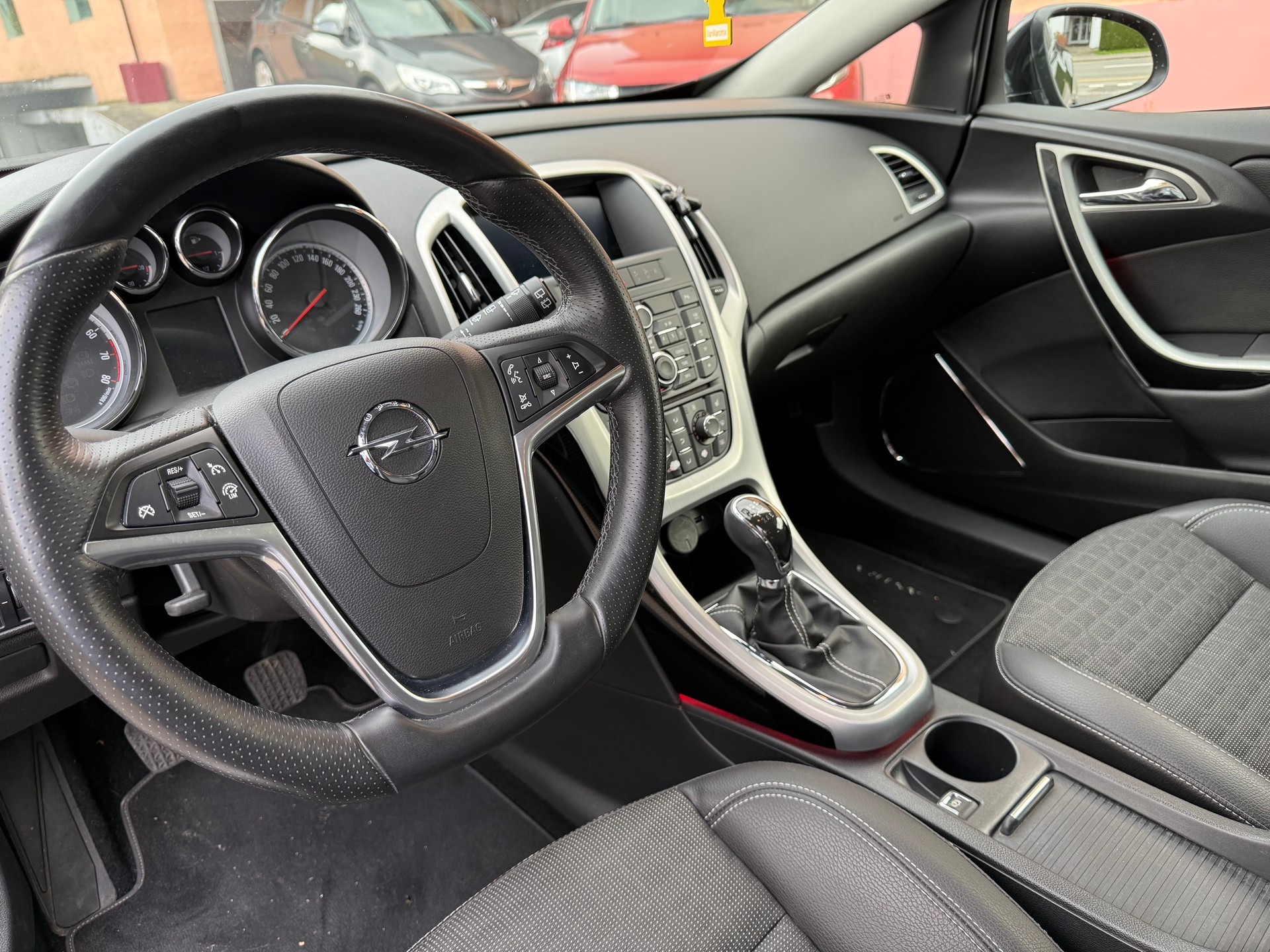 OPEL Astra GTC 1.4i 16V Turbo Sport Automat-image-9