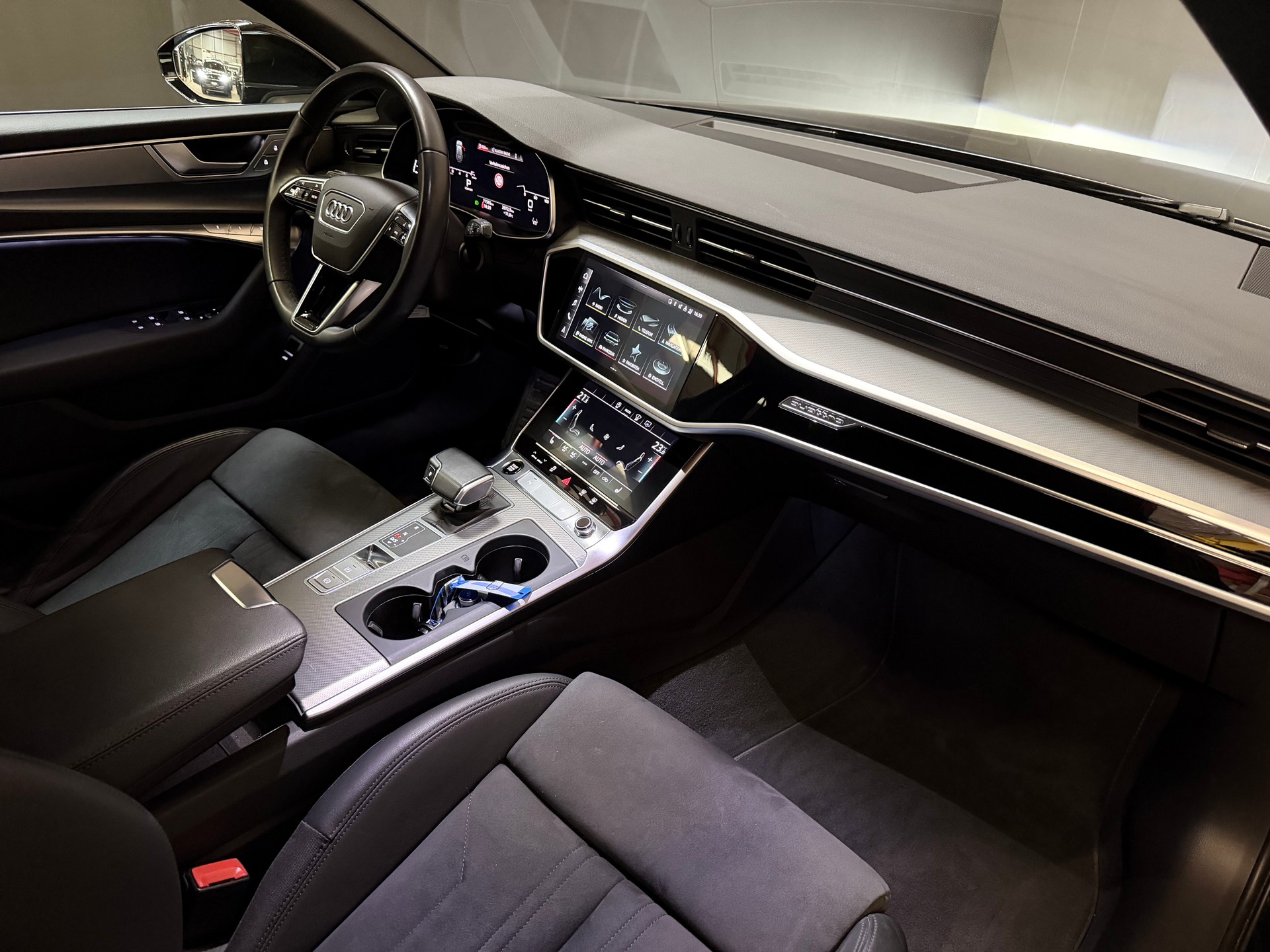 AUDI A6 Avant 45 TFSI Sport S-tronic quattro-image-17