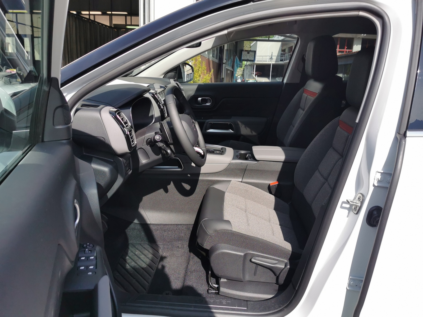 CITROEN C5 Aircross 1.6 PHEV Swiss Edition-image-9