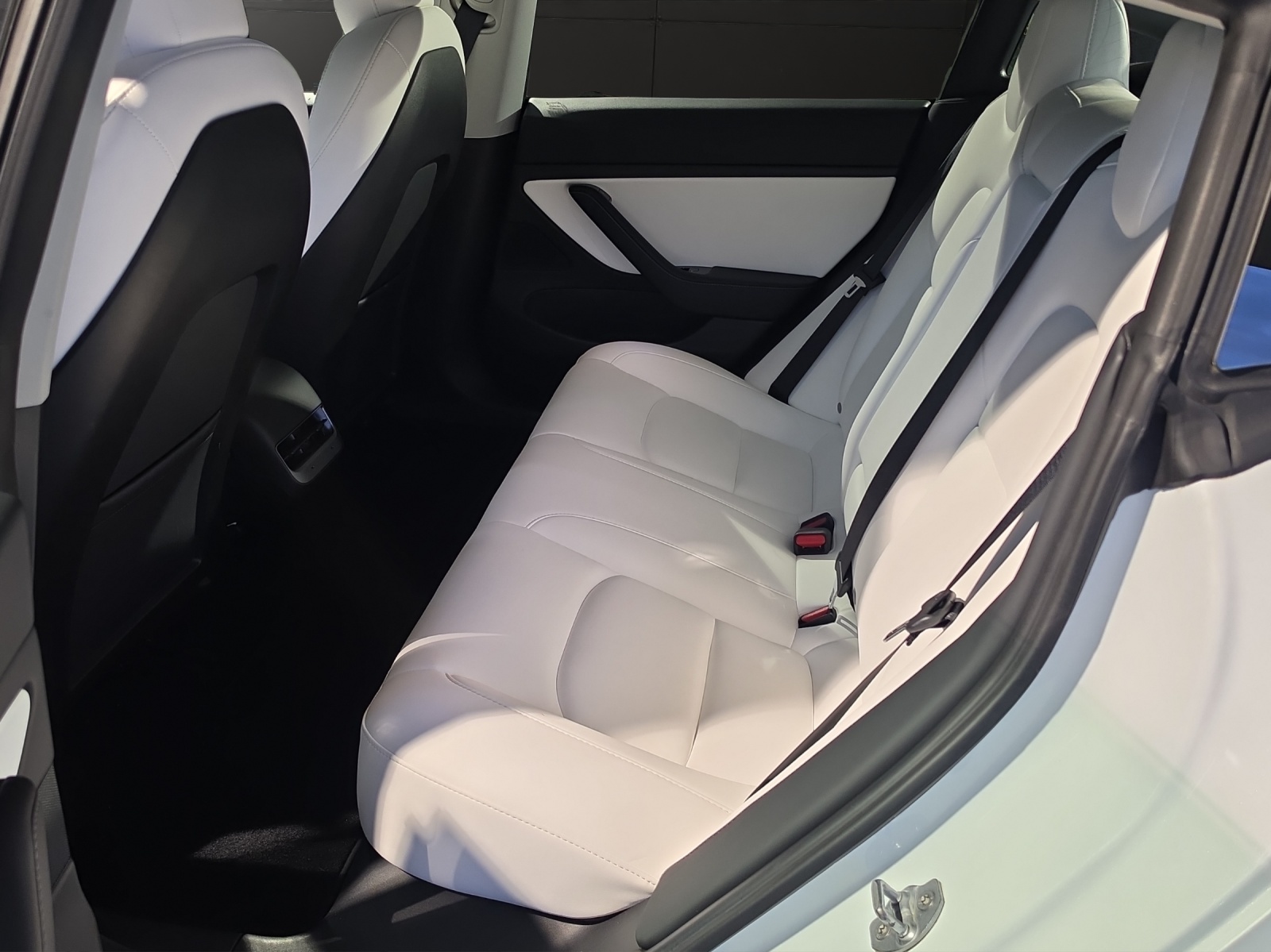 TESLA Model 3 Long Range Dual Motor AWD-image-9