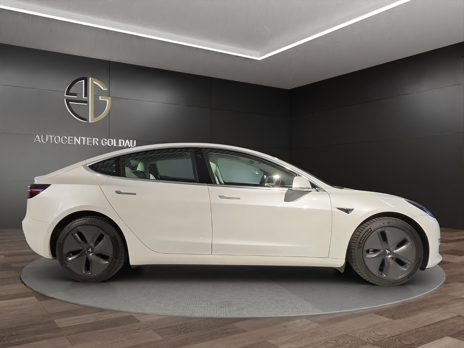 TESLA Model 3 Long Range Dual Motor AWD-image-4