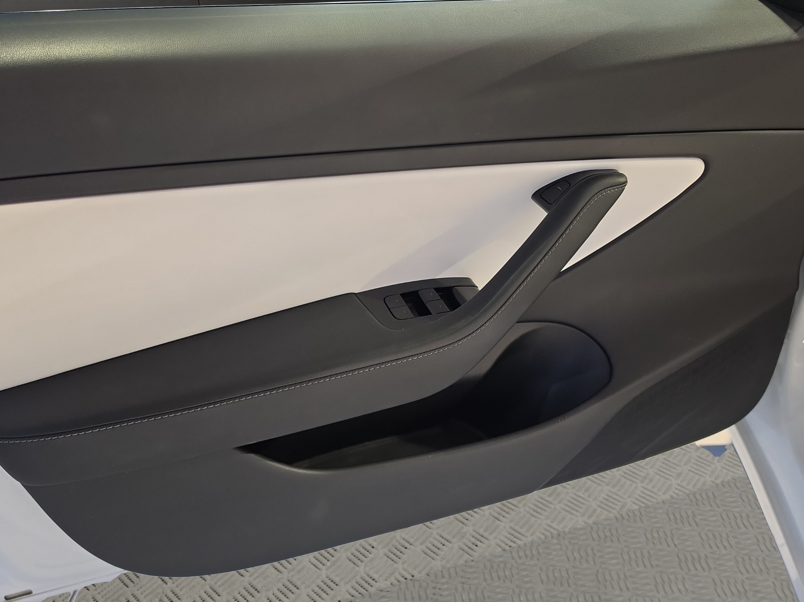 TESLA Model 3 Long Range Dual Motor AWD-image-8