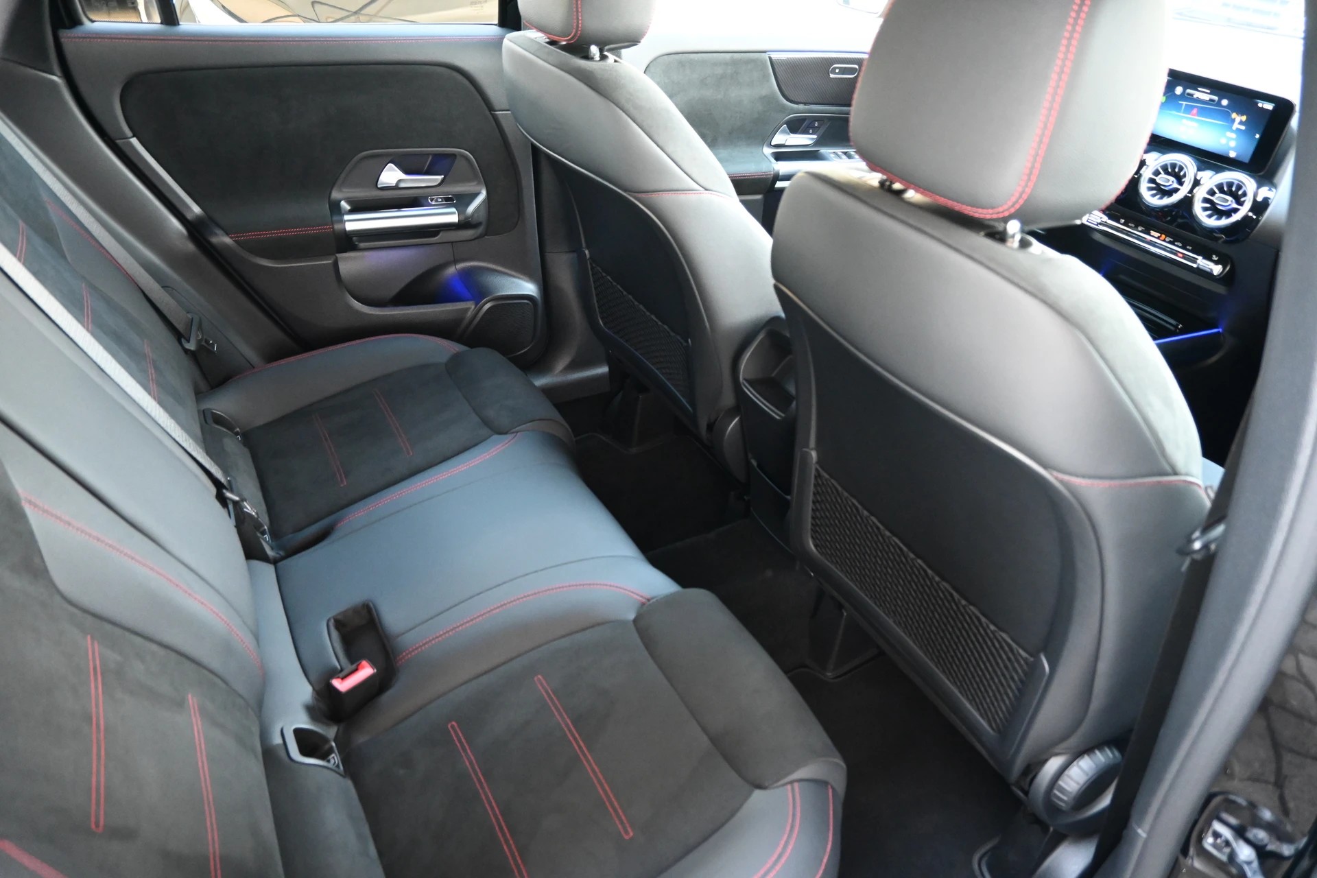 MERCEDES-BENZ GLA 200 AMG Line 7G-DCT + Facelift Modell-image-13