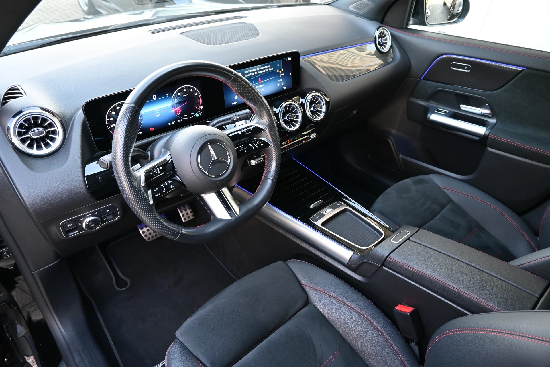 MERCEDES-BENZ GLA 200 AMG Line 7G-DCT + Facelift Modell-image-8