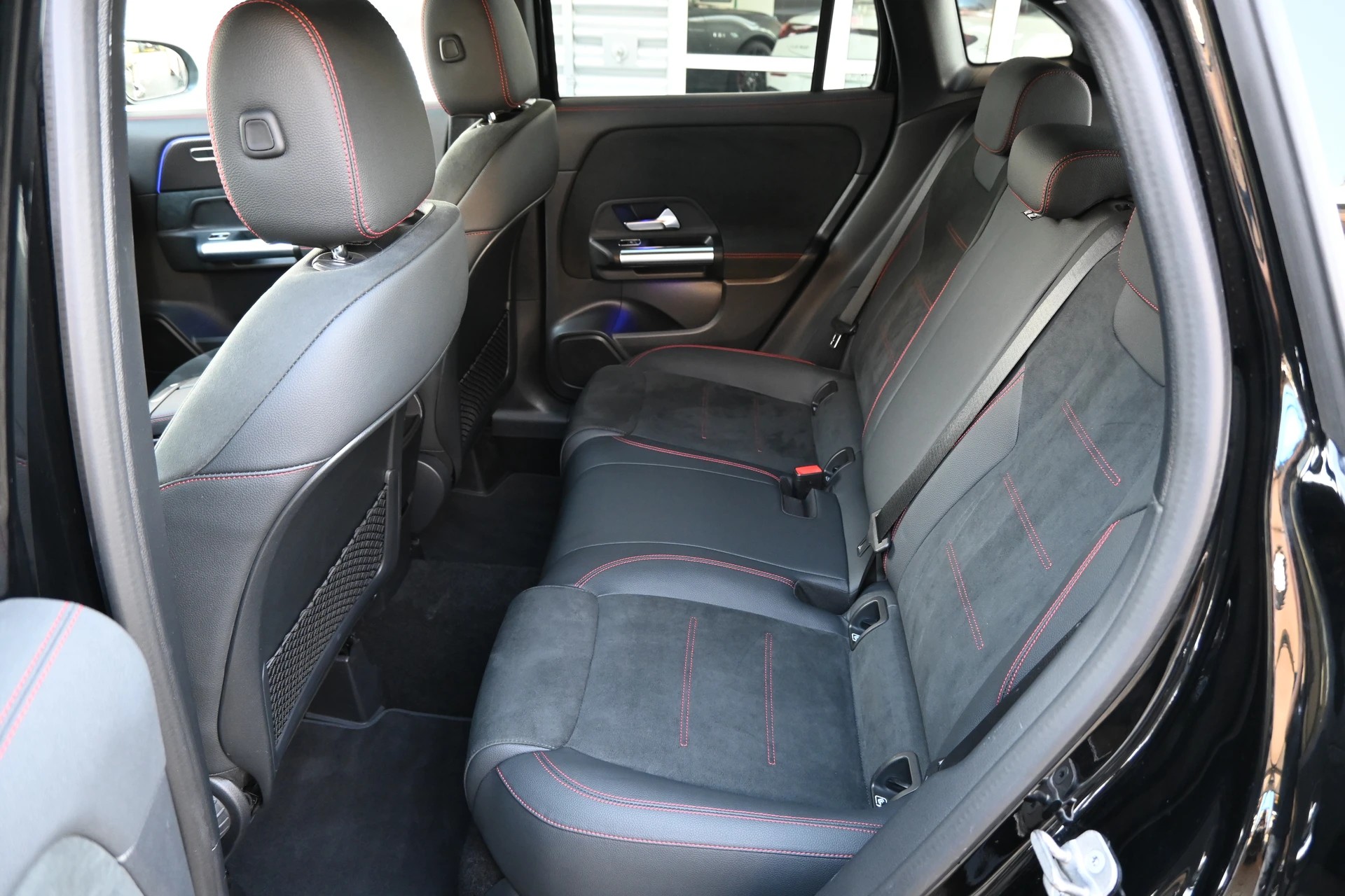 MERCEDES-BENZ GLA 200 AMG Line 7G-DCT + Facelift Modell-image-12