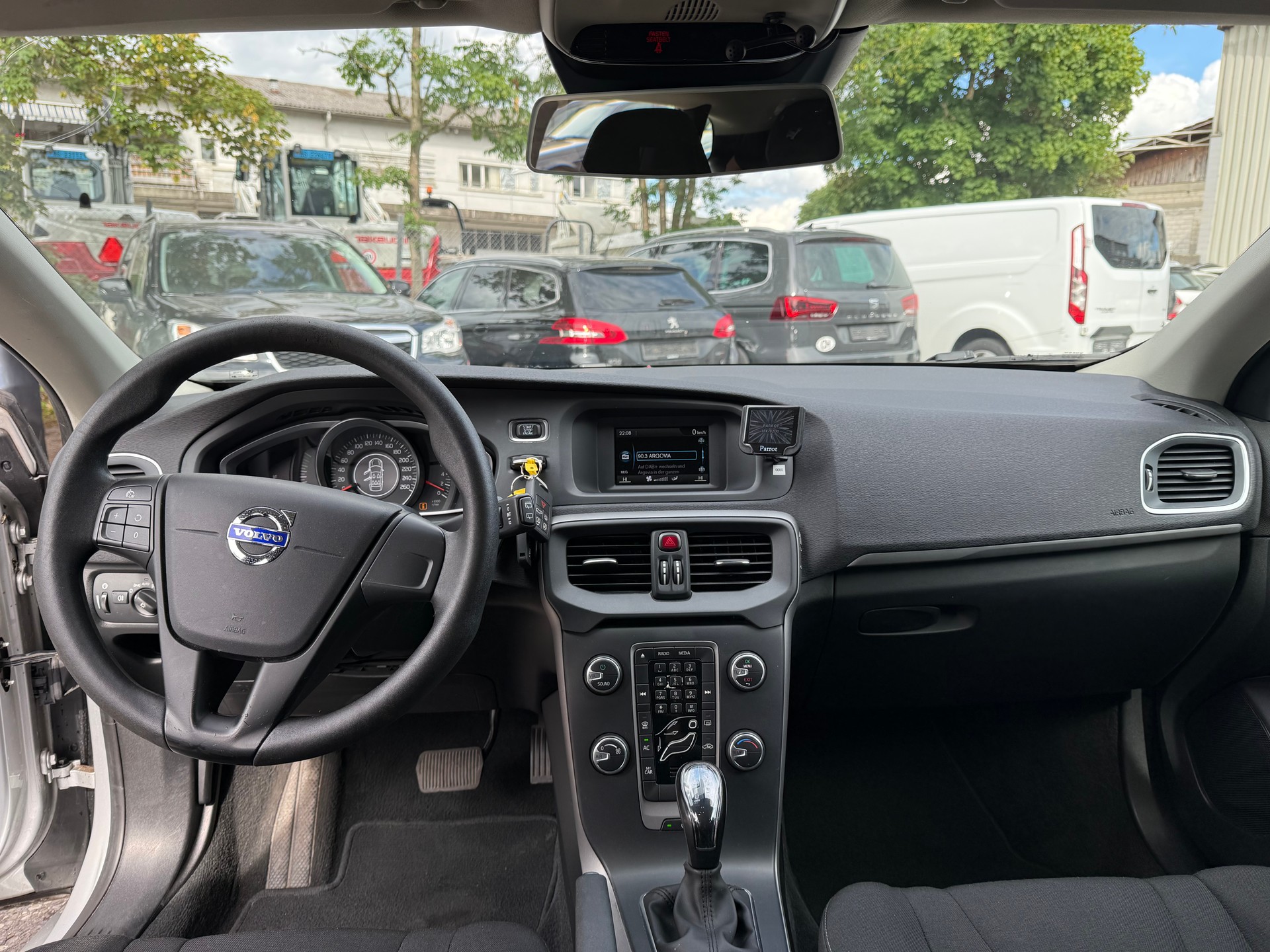 VOLVO V40 T2 Momentum Geartronic-image-7