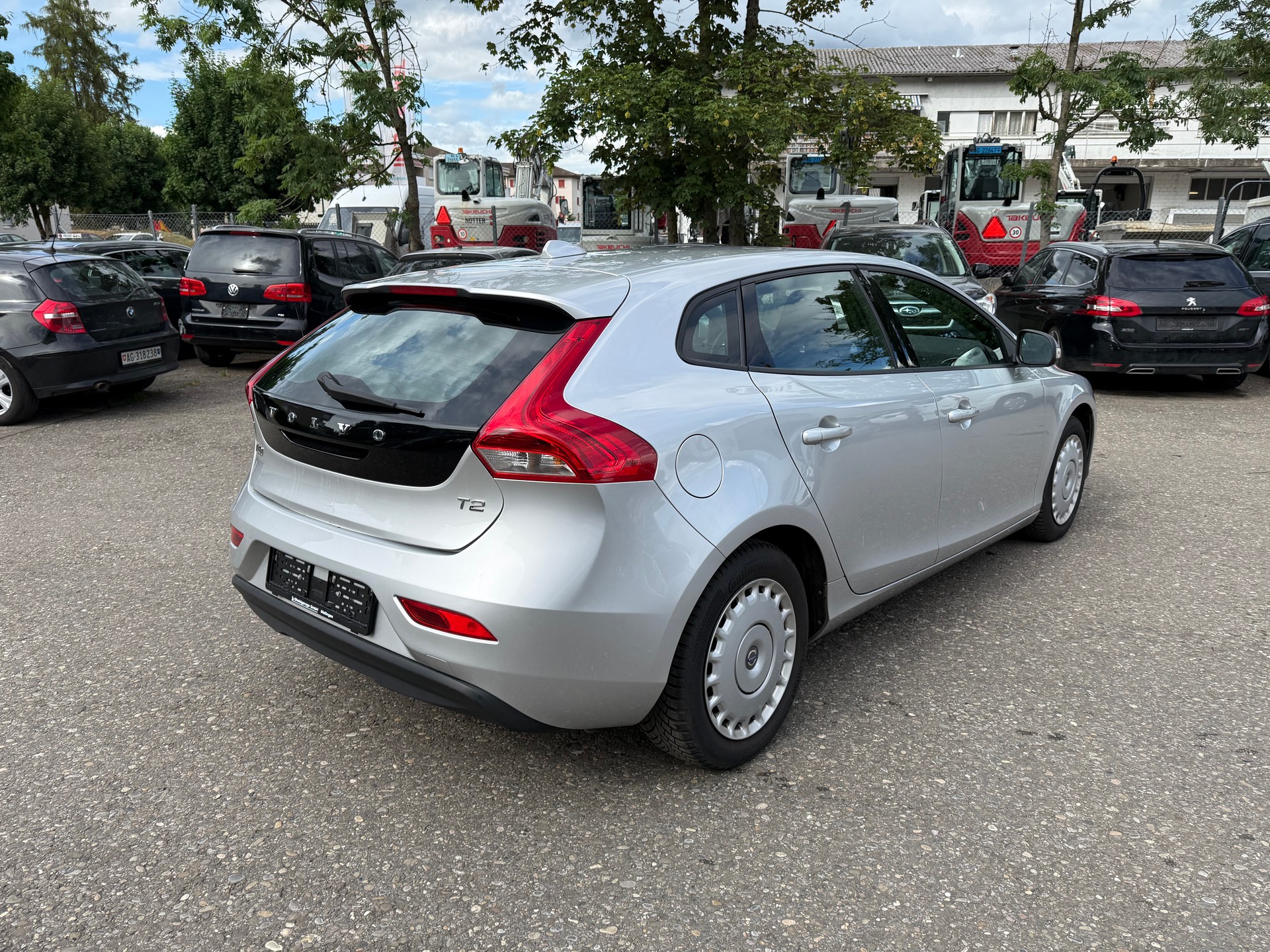 VOLVO V40 T2 Momentum Geartronic-image-4