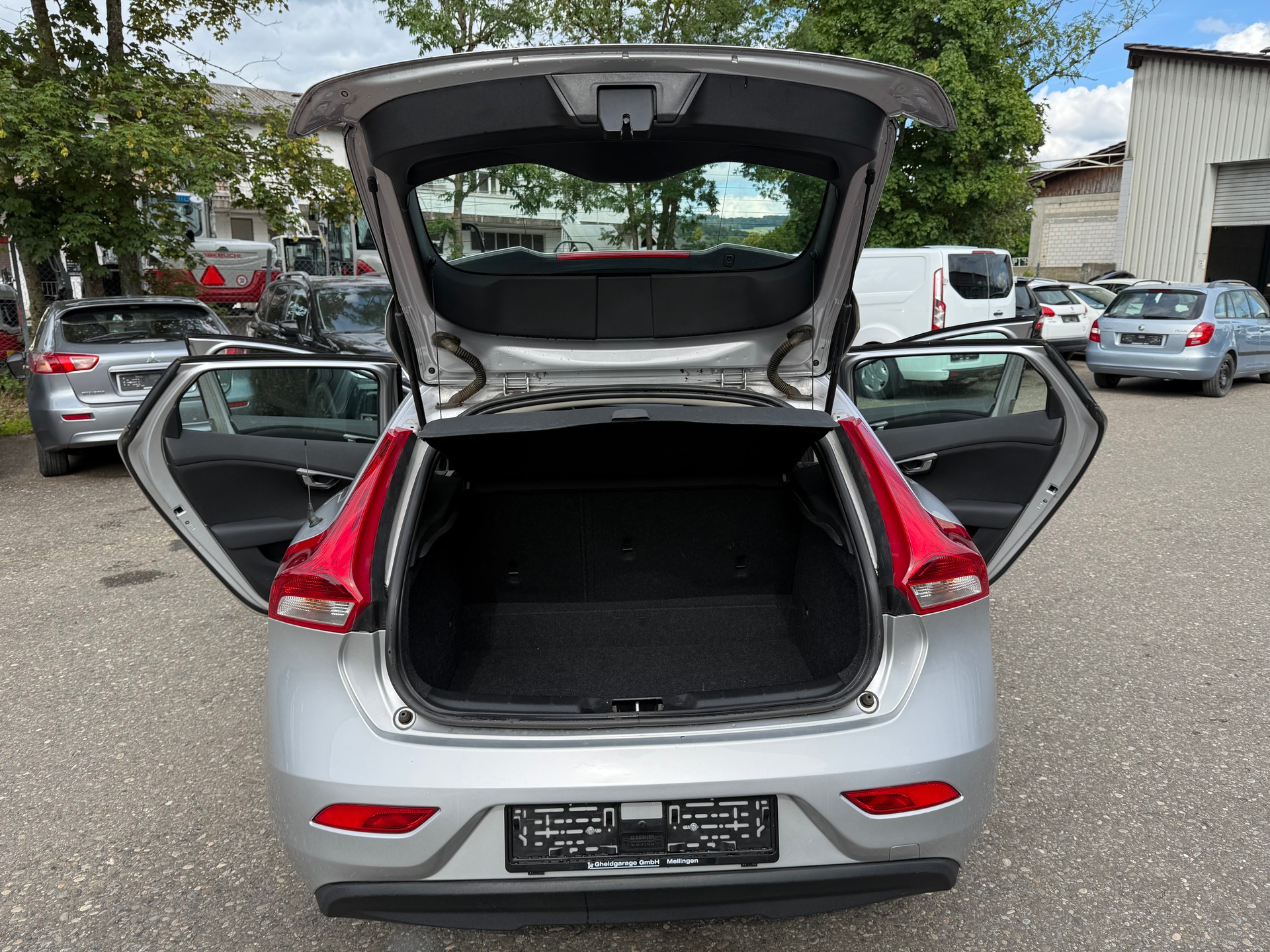 VOLVO V40 T2 Momentum Geartronic-image-10