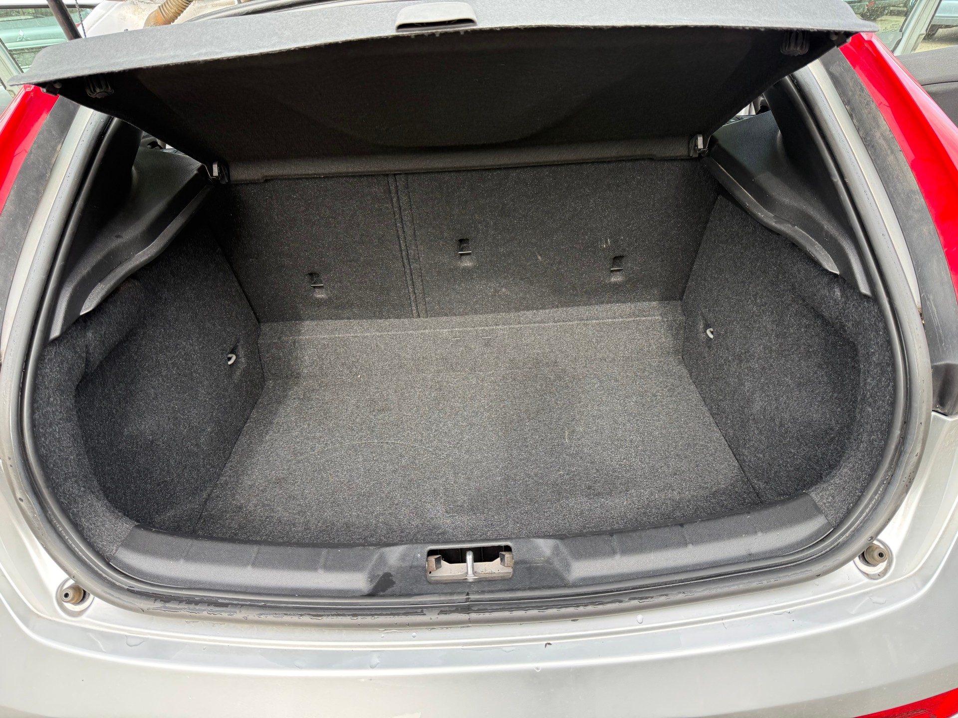 VOLVO V40 T2 Momentum Geartronic-image-11