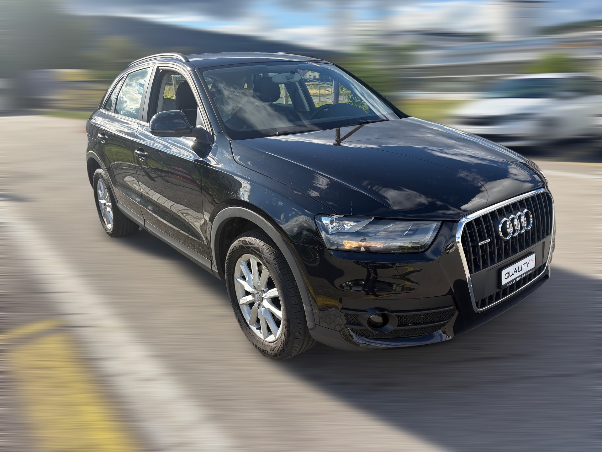 AUDI Q3 2.0 TFSI quattro-image-1