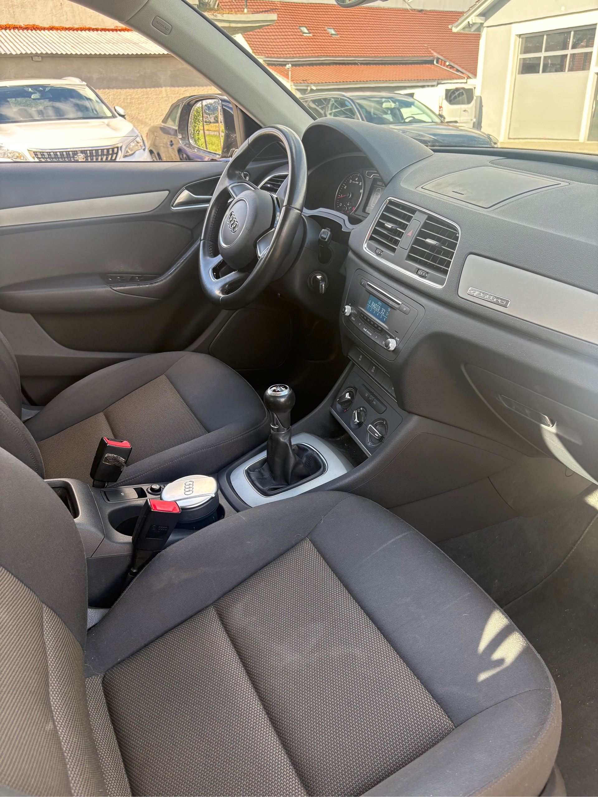AUDI Q3 2.0 TFSI quattro-image-3