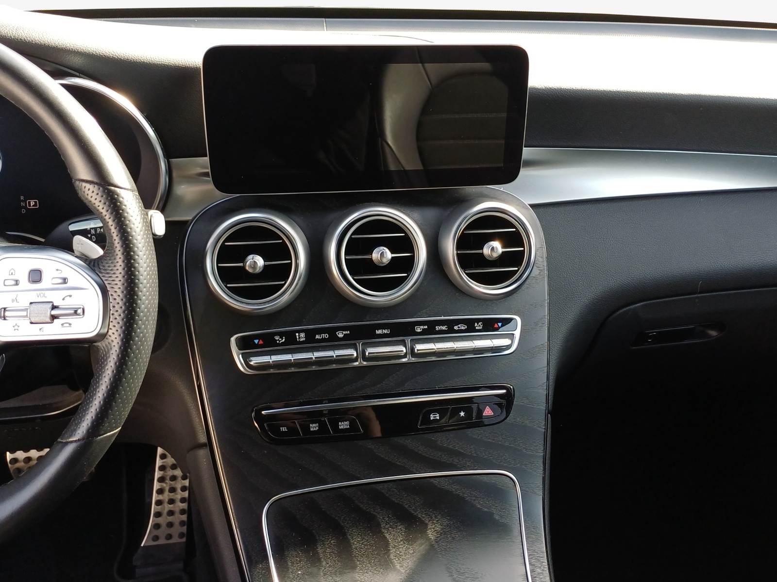 MERCEDES-BENZ GLC 200 AMG Line 4Matic 9G-Tronic-image-10