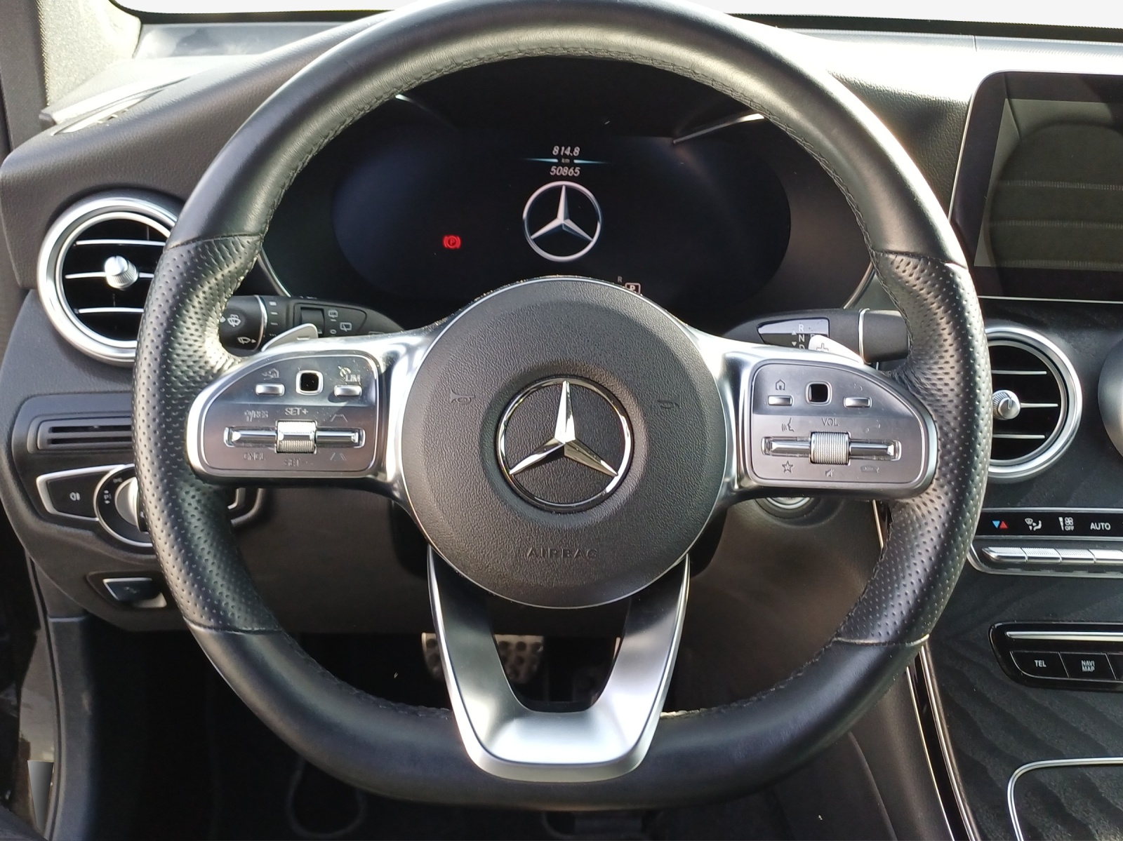 MERCEDES-BENZ GLC 200 AMG Line 4Matic 9G-Tronic-image-9