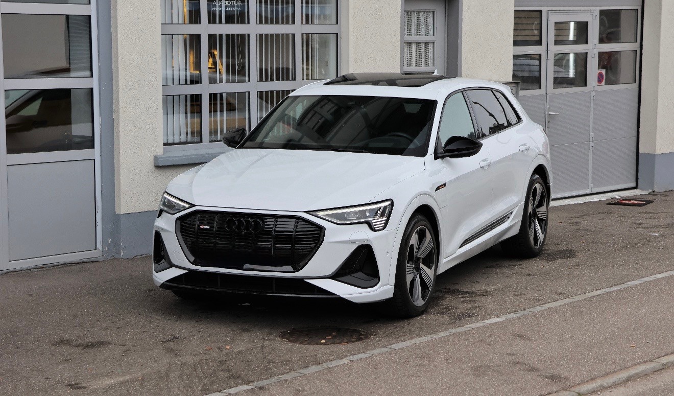 AUDI 55 S Line Black Edition quattro-image-4