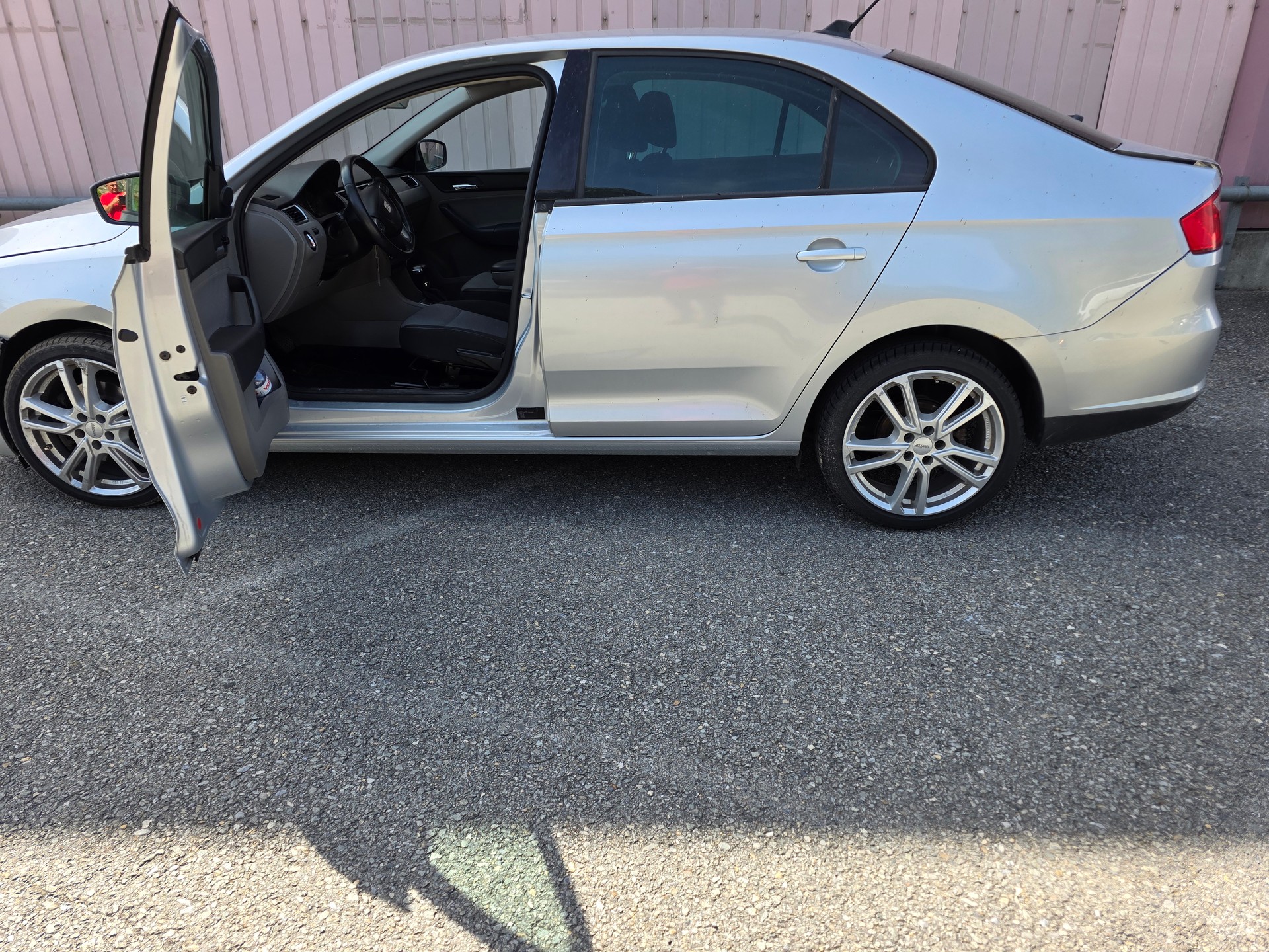 SEAT Toledo 1.4 TSI Reference DSG-image-13