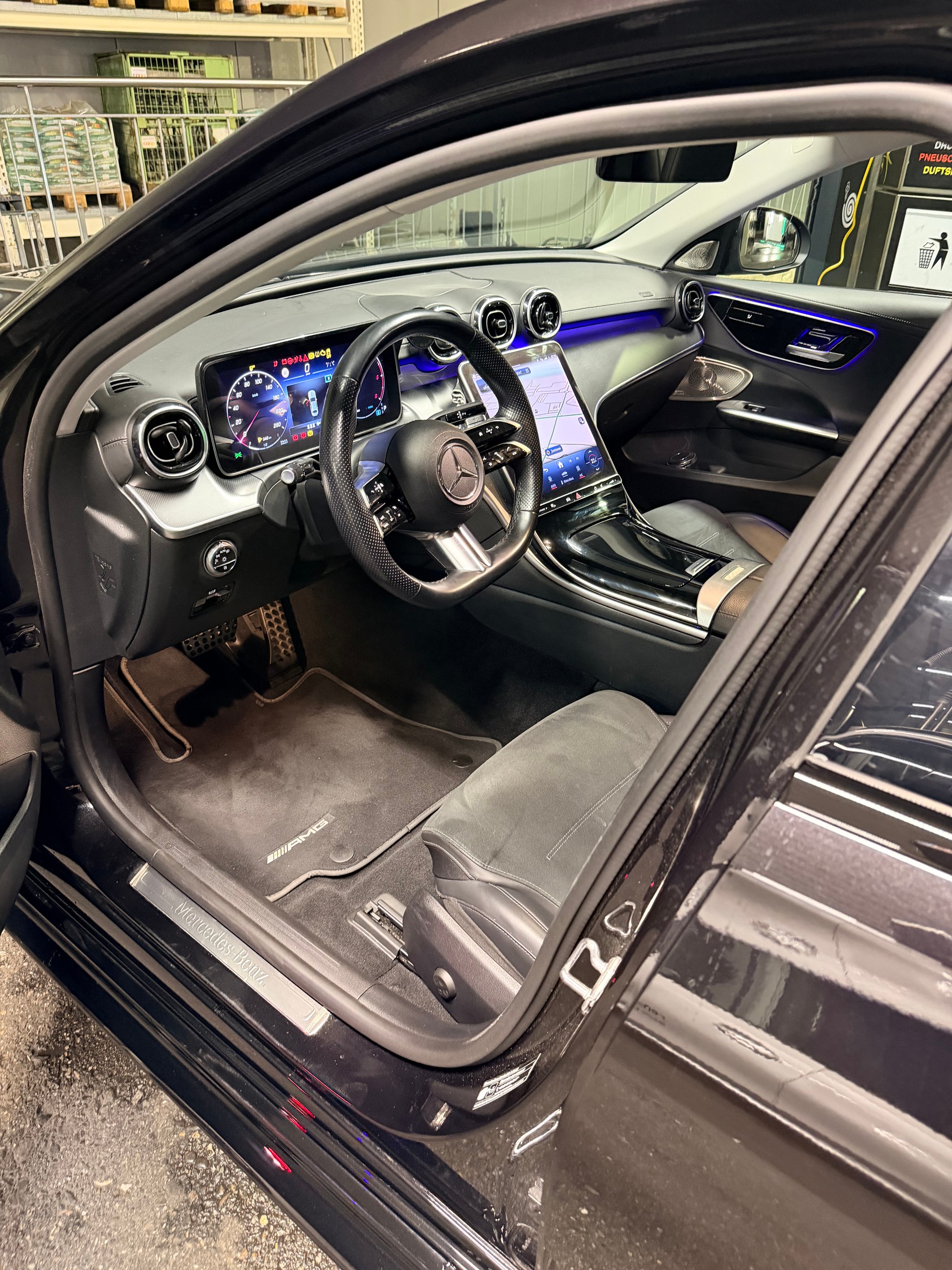 MERCEDES-BENZ AMG Line Night-image-4