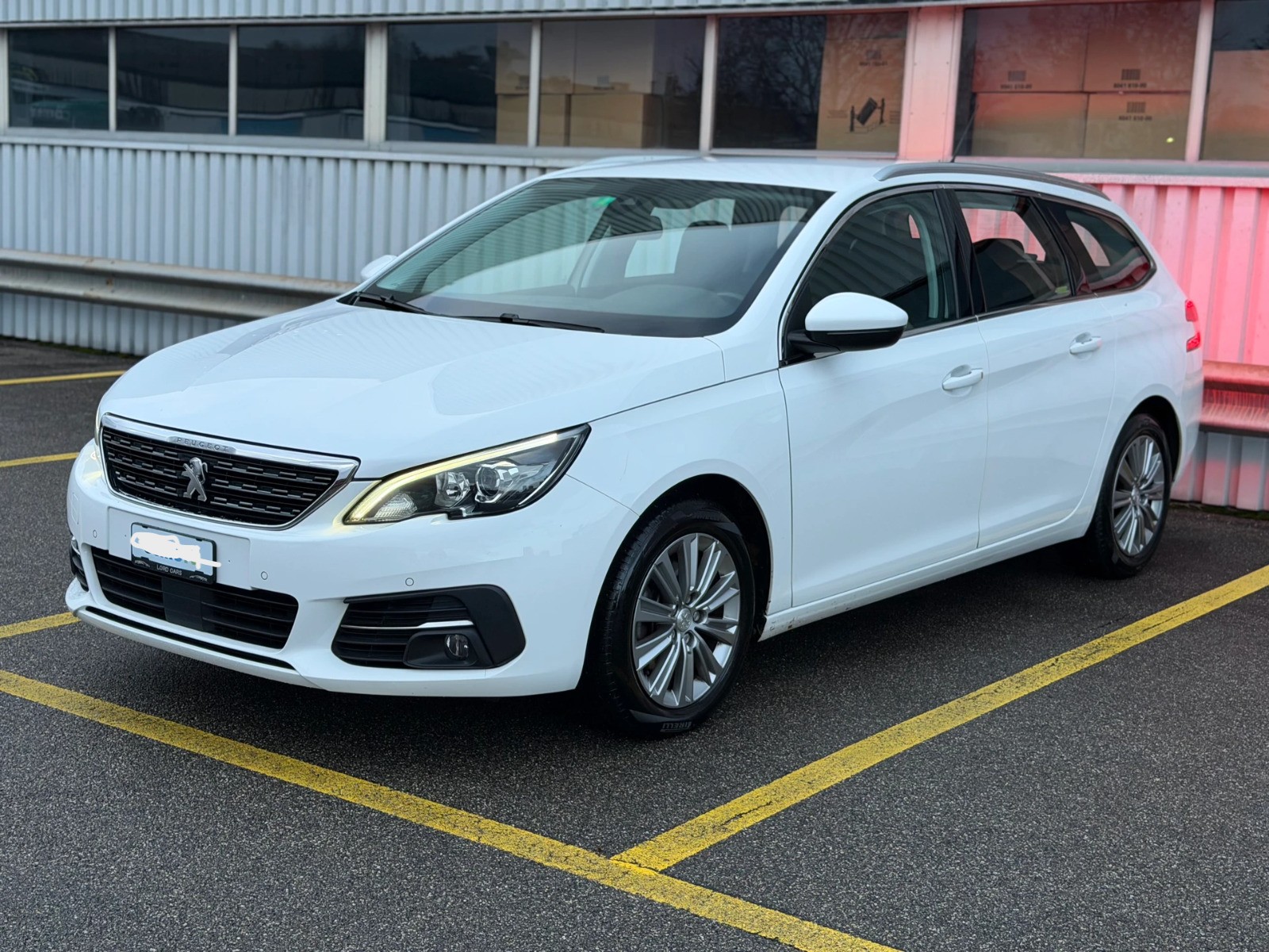 PEUGEOT 1.5 BlueHDi Tech Edition-image-0
