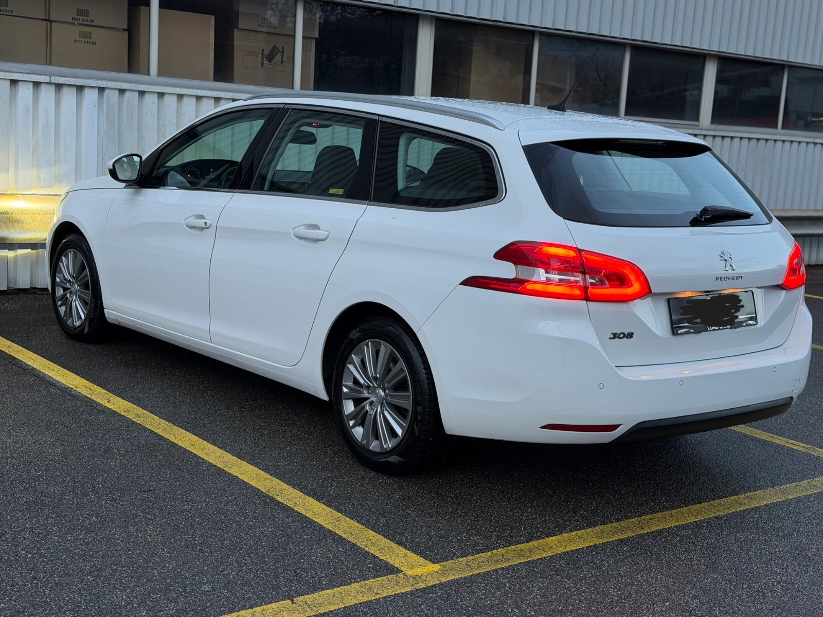 PEUGEOT 1.5 BlueHDi Tech Edition-image-1