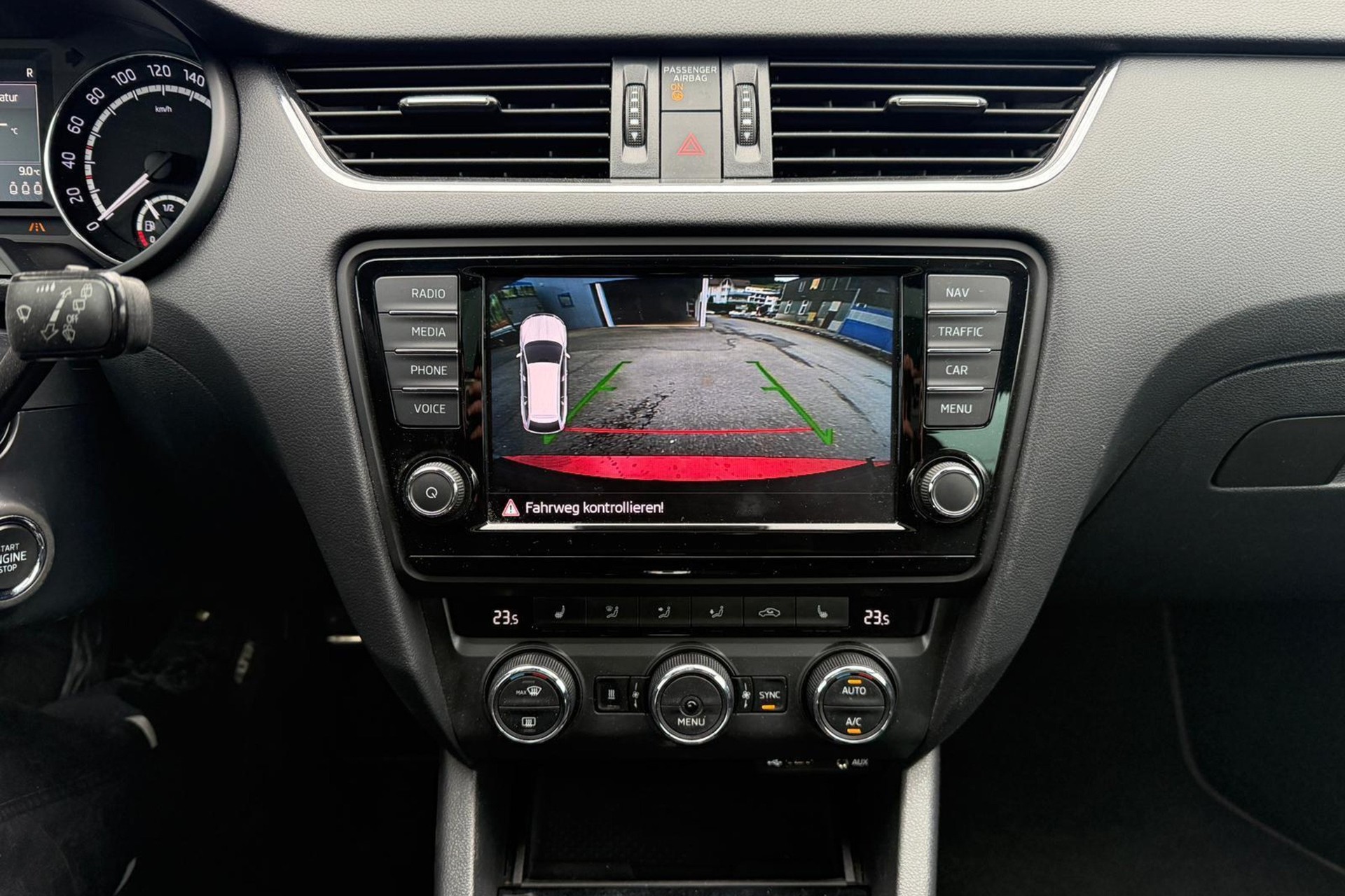 SKODA Octavia Combi 2.0 TSI RS 230 DSG-image-11