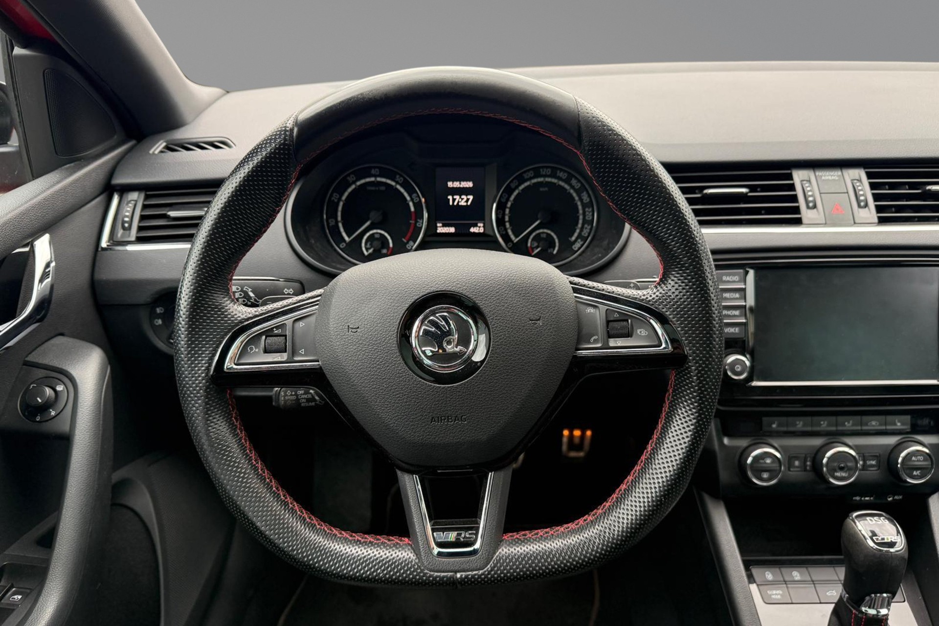 SKODA Octavia Combi 2.0 TSI RS 230 DSG-image-10