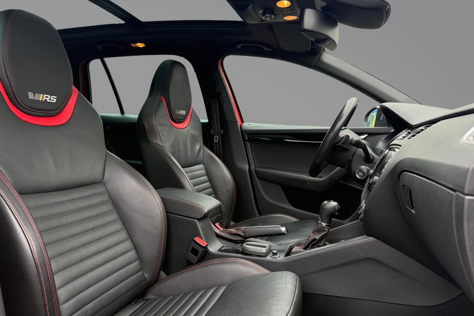 SKODA Octavia Combi 2.0 TSI RS 230 DSG-image-8