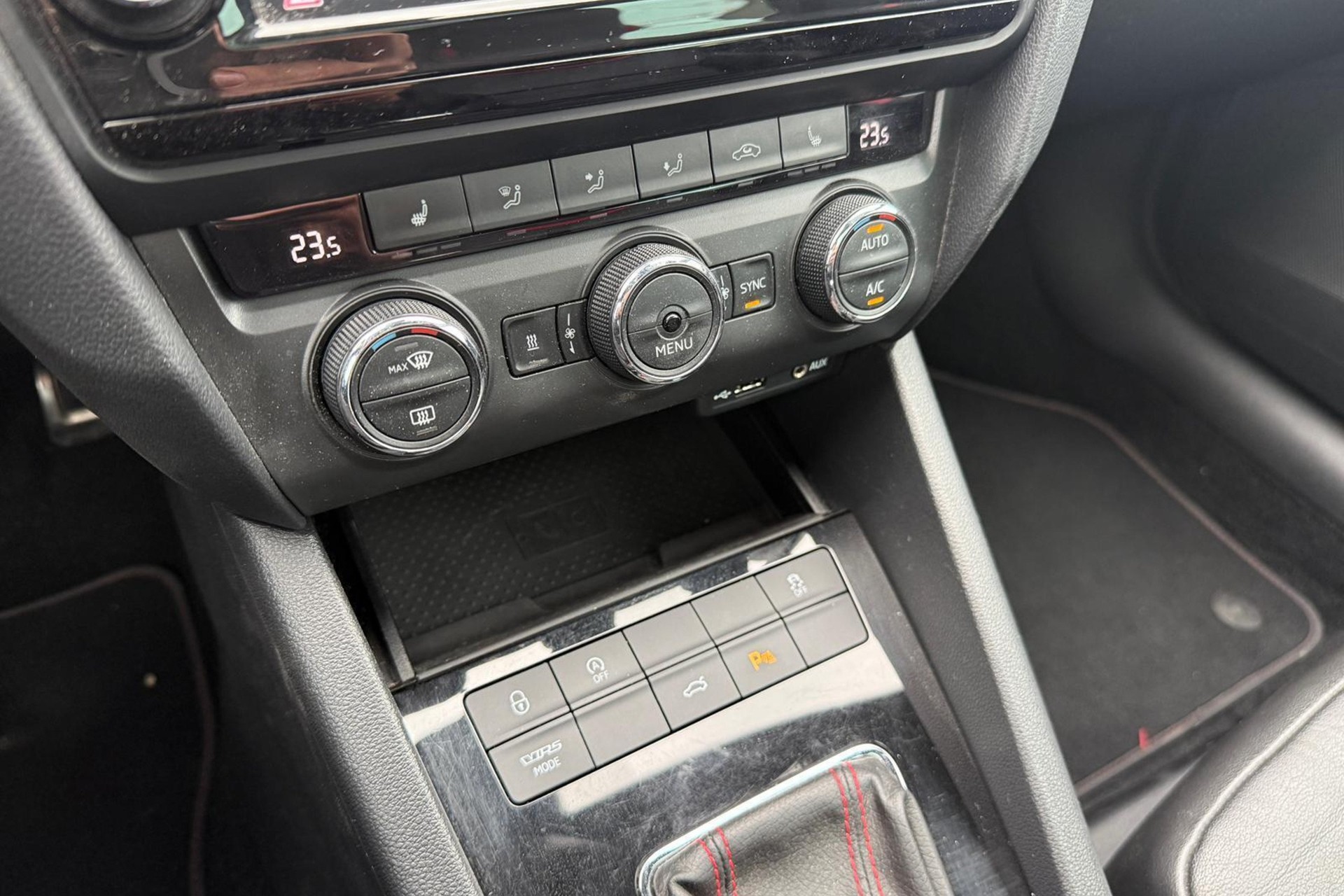 SKODA Octavia Combi 2.0 TSI RS 230 DSG-image-12