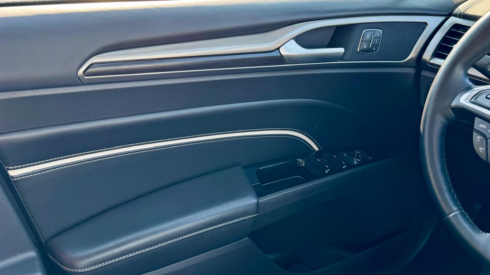 FORD Mondeo 2.0 HEV Vignale eCVT-image-9