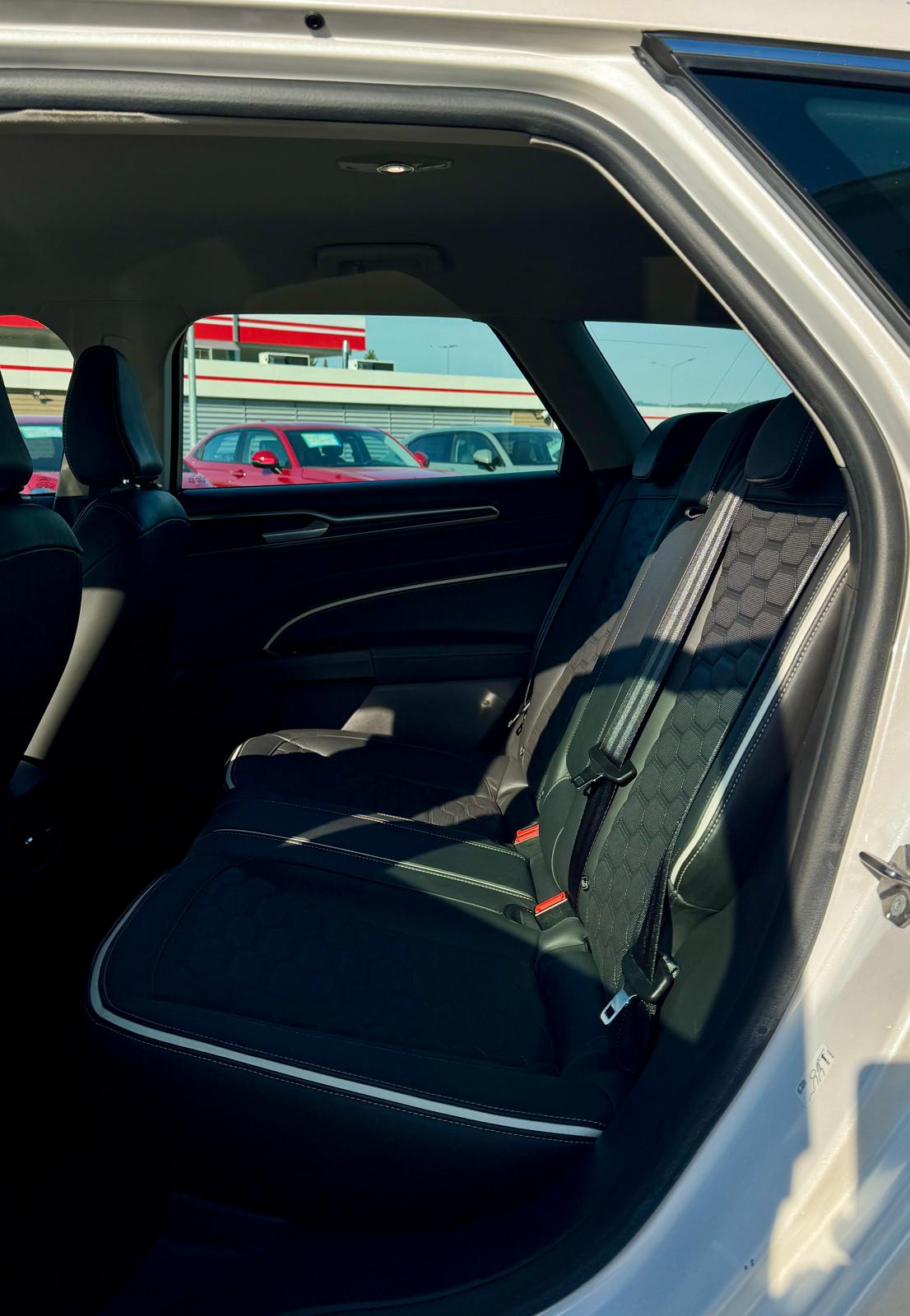 FORD Mondeo 2.0 HEV Vignale eCVT-image-15