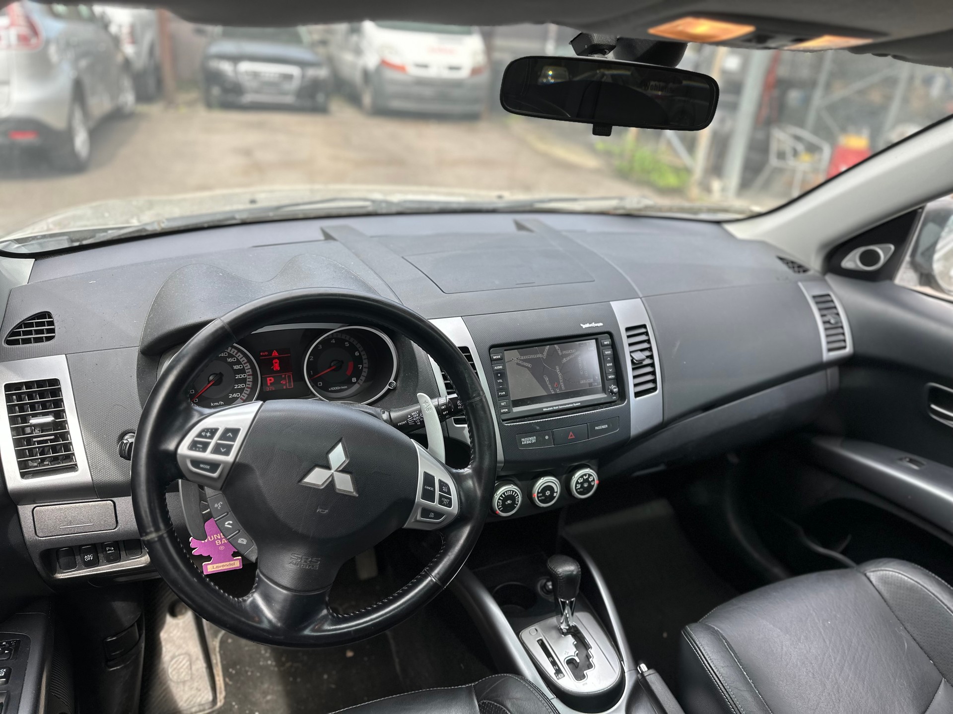 MITSUBISHI Outlander 2.4 Instyle 4WD CVT-image-10